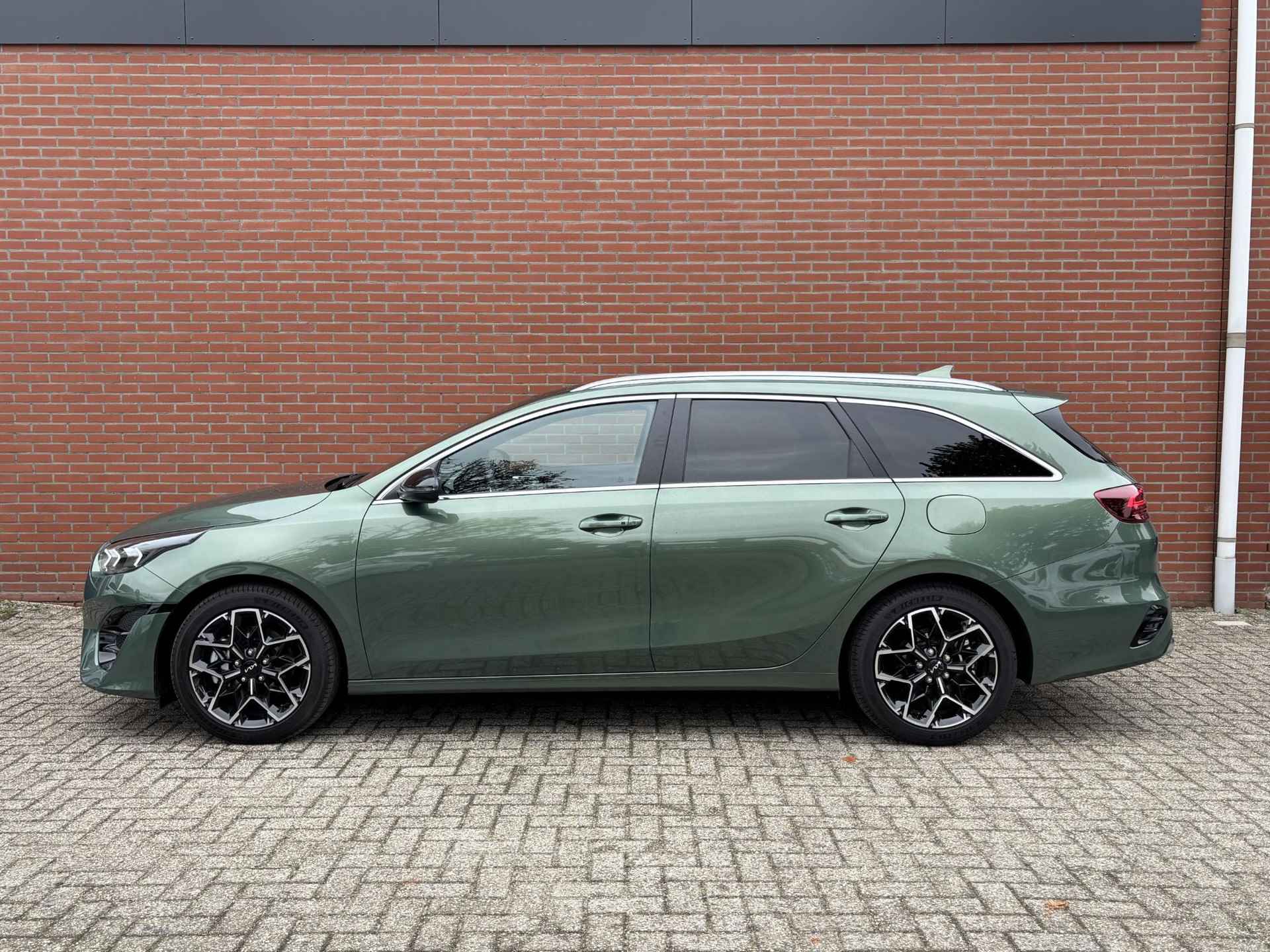 Kia Ceed Sportswagon 1.5 T-GDi GT-Line | €3.350,- korting | Suède sportstoelen |  Glazen schuif-/kanteldak | Stoel- en stuurwielverwarming - 4/32