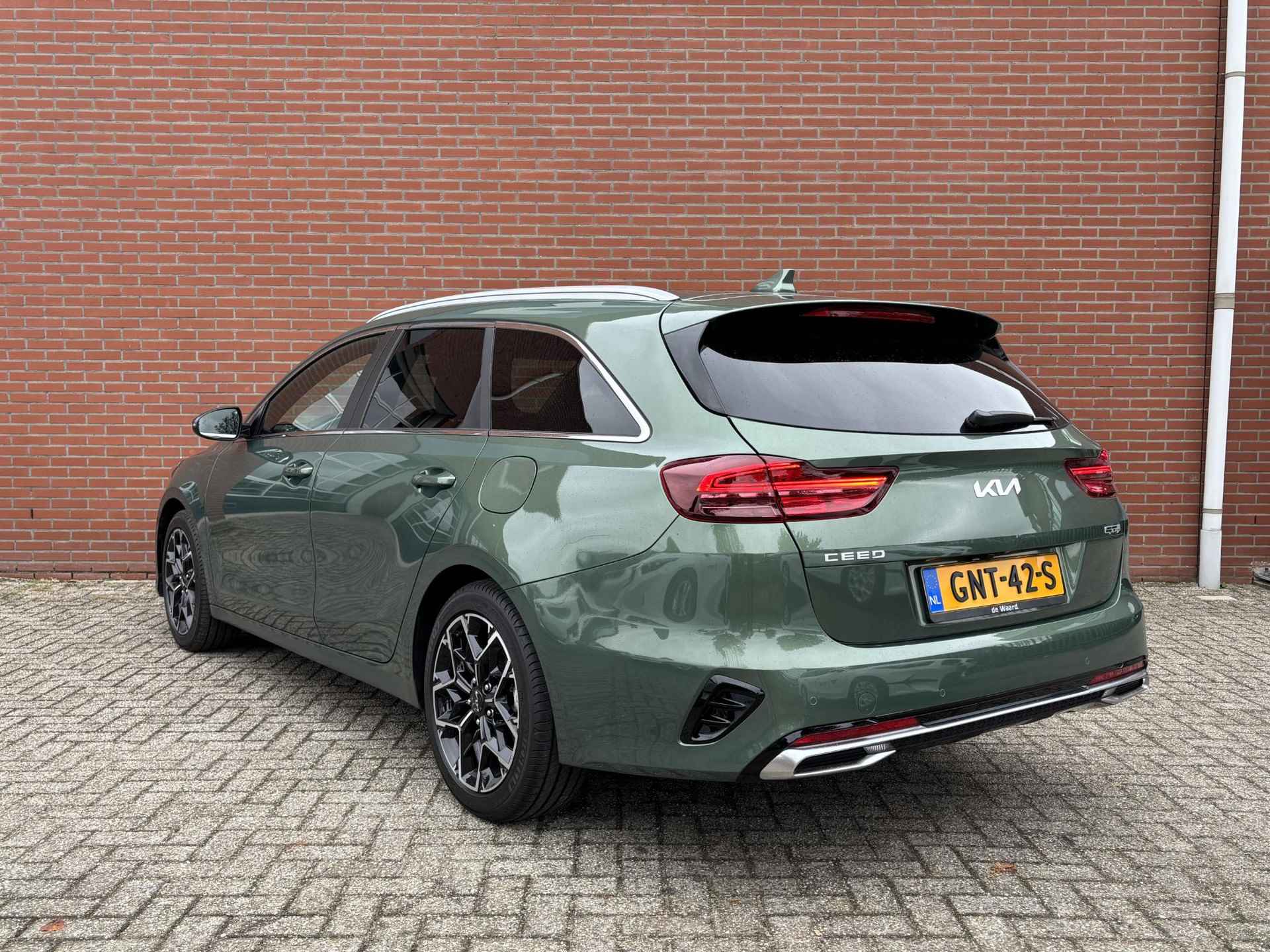 Kia Ceed Sportswagon 1.5 T-GDi GT-Line | €3.350,- korting | Suède sportstoelen |  Glazen schuif-/kanteldak | Stoel- en stuurwielverwarming - 18/32