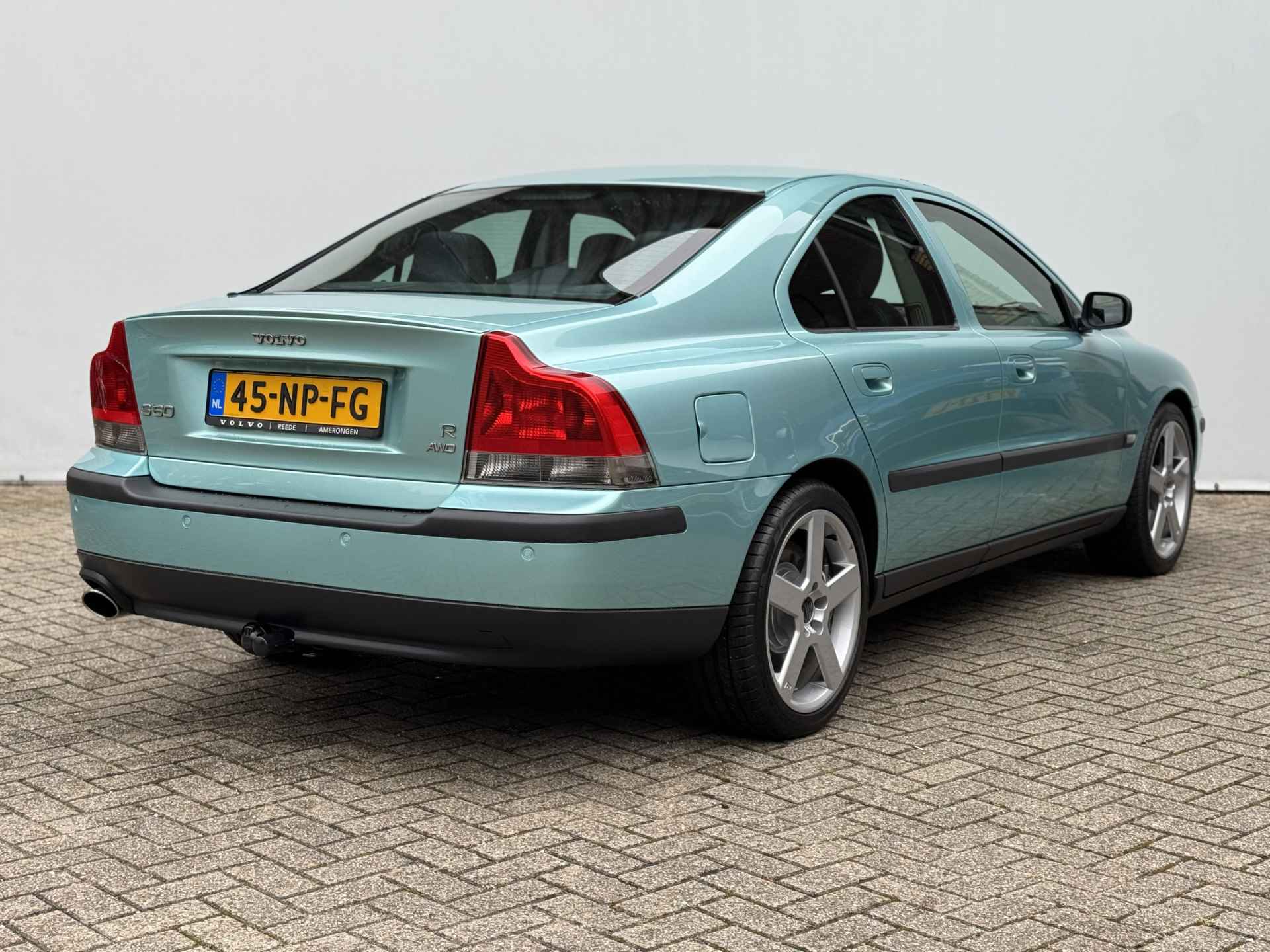 Volvo S60 2.5 R AWD . - 3/23