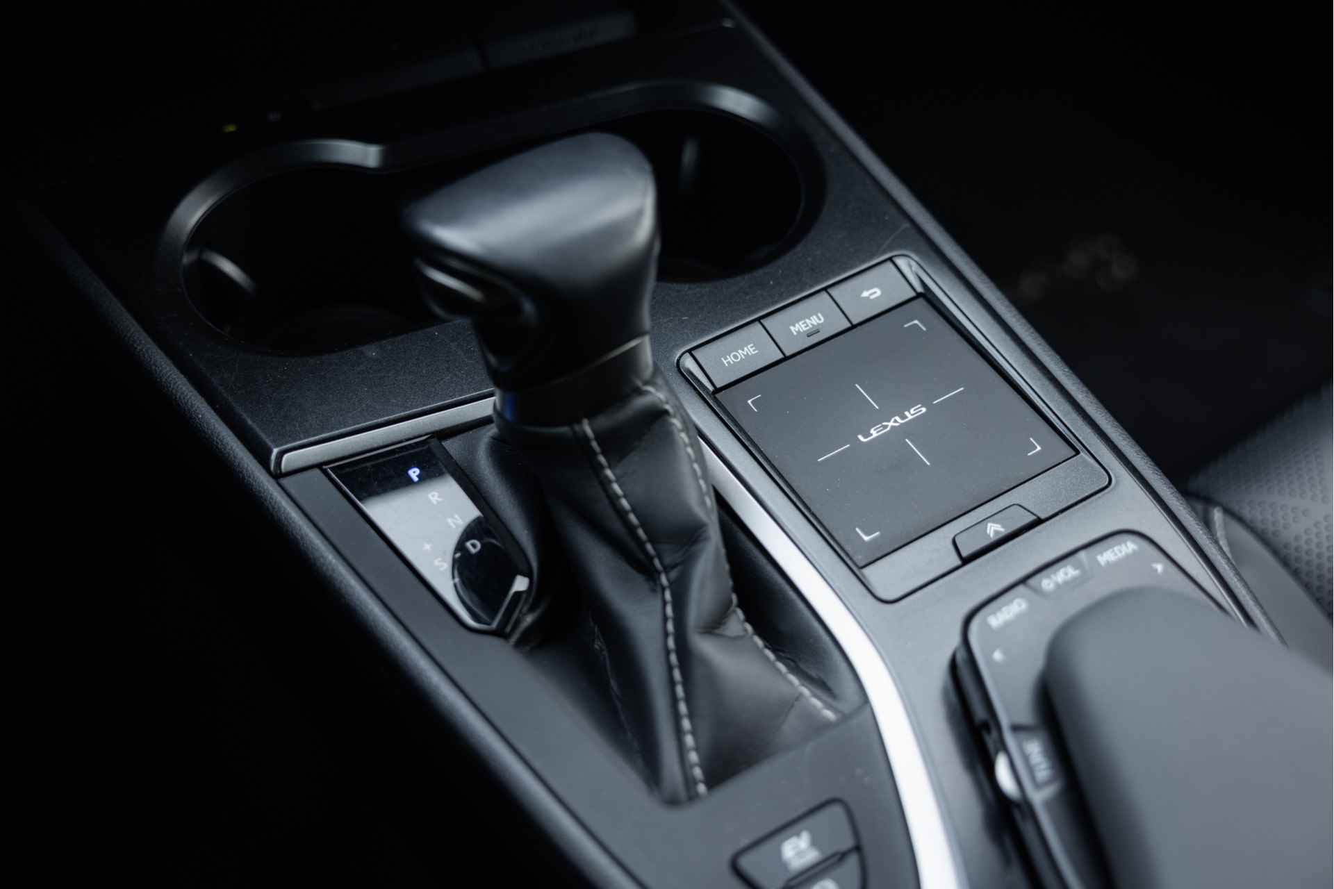 Lexus UX 250h Black Edition Limited | Stoelverwarming | Navigatie | Apple Carplay | - 11/58