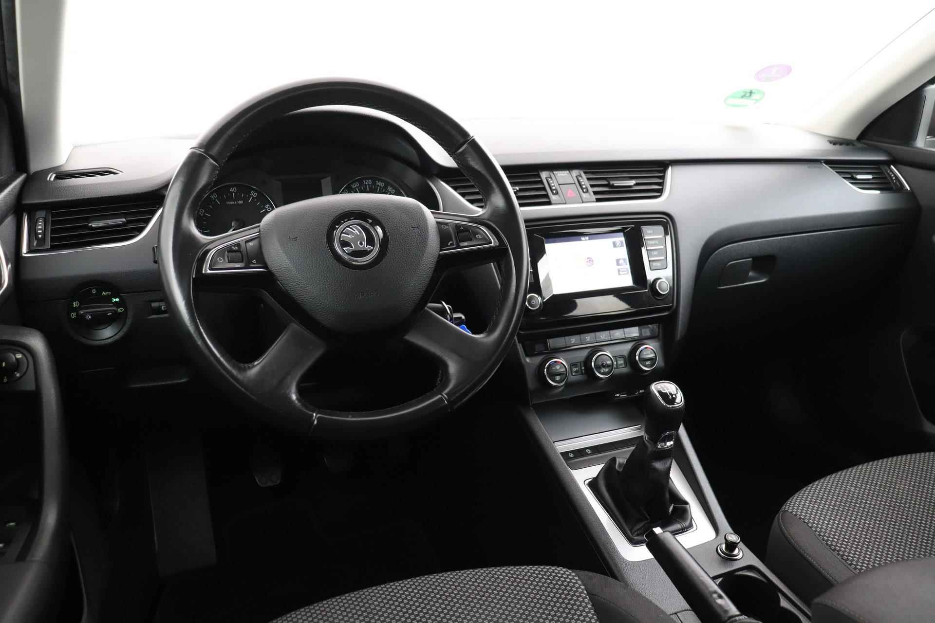 Skoda Octavia Combi 1.2 TSI Greentech Ambition Businessline | Trekhaak | Org NL | Climate Control | Navigatie | - 15/39