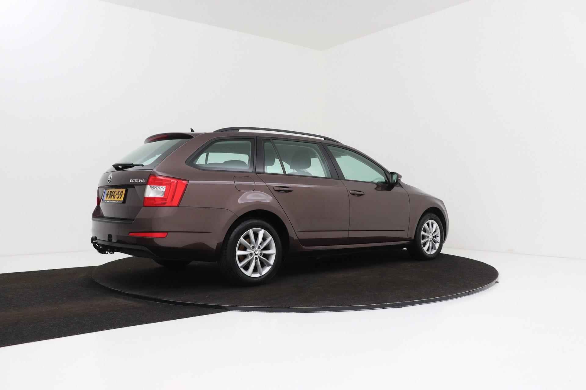 Skoda Octavia Combi 1.2 TSI Greentech Ambition Businessline | Trekhaak | Org NL | Climate Control | Navigatie | - 39/39