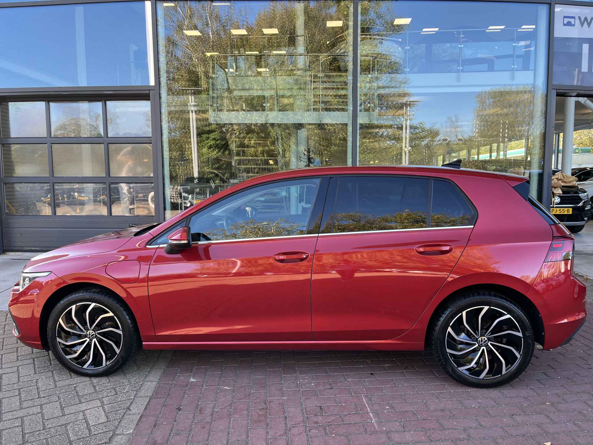 Volkswagen Golf 1.4 eHybrid 204pk DSG Style / LED / Navigatie / Memory Seat Bestuurder / Stuur & Stoelverwarming / 17" LMV - 11/26