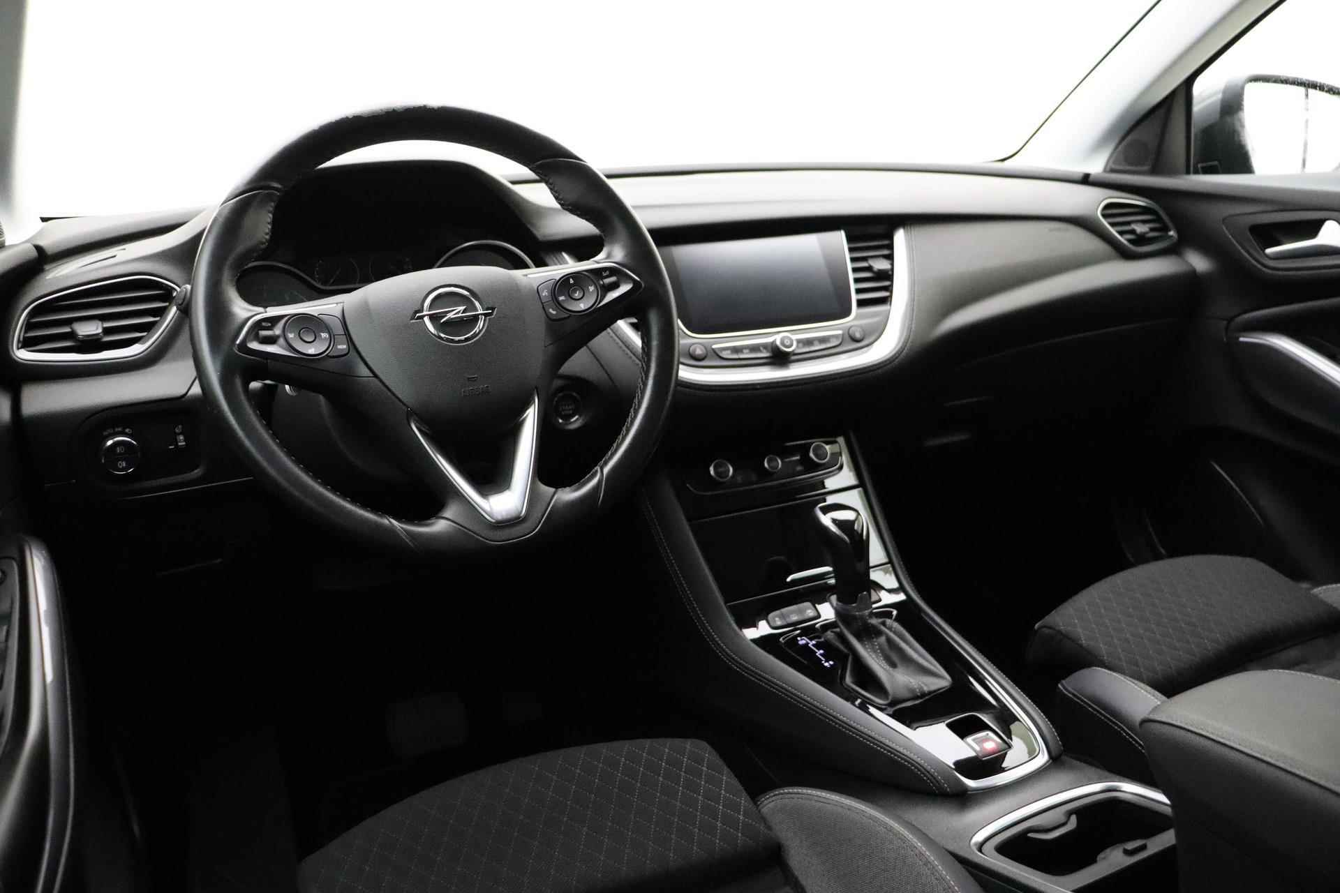 Opel Grandland X 1.2 Turbo 130pk Business Executive Automaat | Navigatie | Camera | Climate control | Getint glas | Dakrails | Cruise control | Lichtmetalen velgen - 4/35