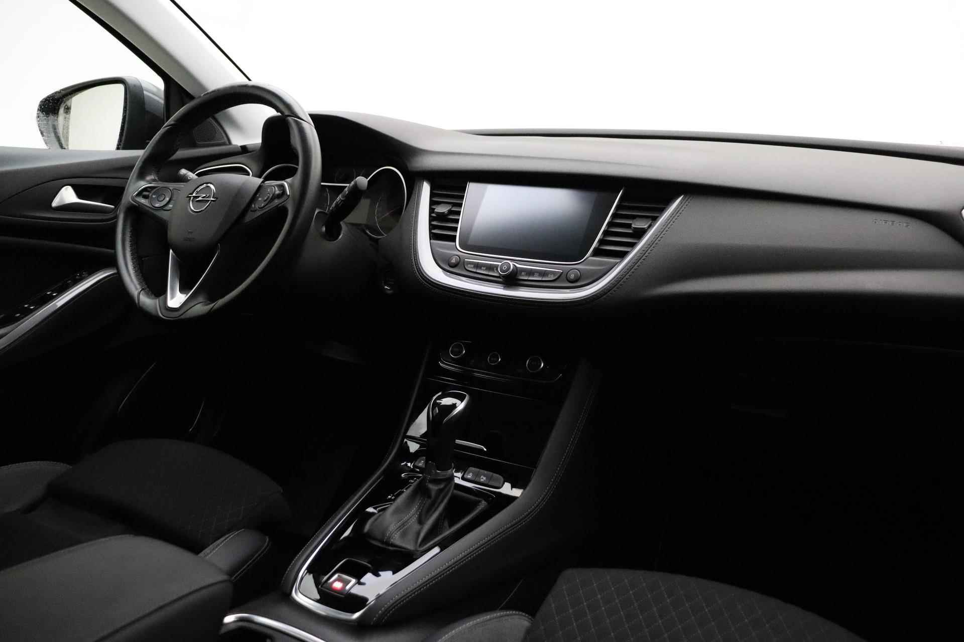 Opel Grandland X 1.2 Turbo 130pk Business Executive Automaat | Navigatie | Camera | Climate control | Getint glas | Dakrails | Cruise control | Lichtmetalen velgen - 8/35