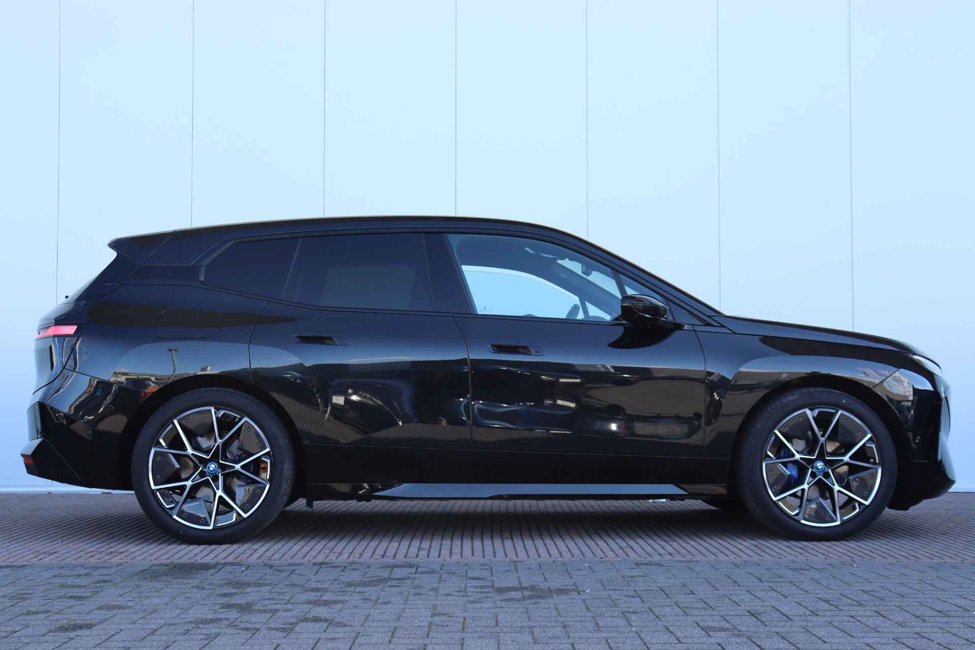 BMW iX xDrive40 High Executive Sportpakket / Co-Pilot Pack / Skylounge Panoramadak / Harman Kardon / - 4/27