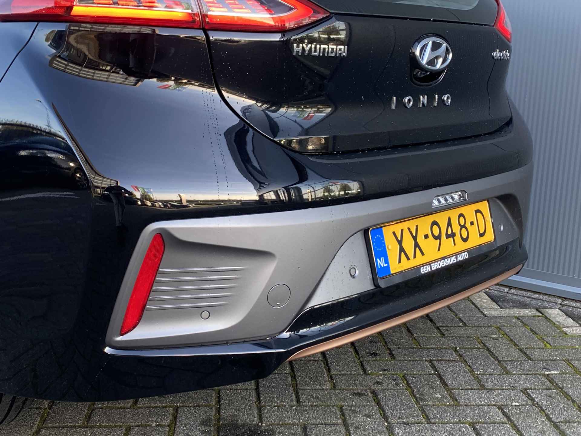 Hyundai IONIQ EV 120pk Premium Sky | LED | Leder | Climate | Camera | Keyless | Navigatie | Elek. Stoelen | Winterpakket | Panoramadak | Dodeh - 7/33