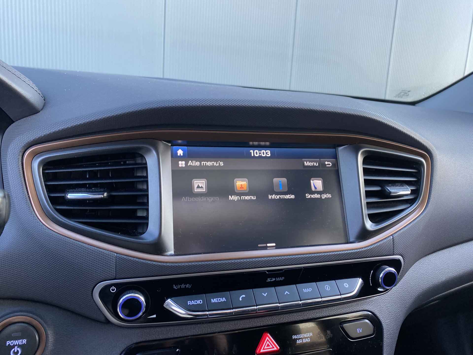 Hyundai IONIQ EV 120pk Premium Sky | LED | Leder | Climate | Camera | Keyless | Navigatie | Elek. Stoelen | Winterpakket | Panoramadak | Dodeh - 28/33