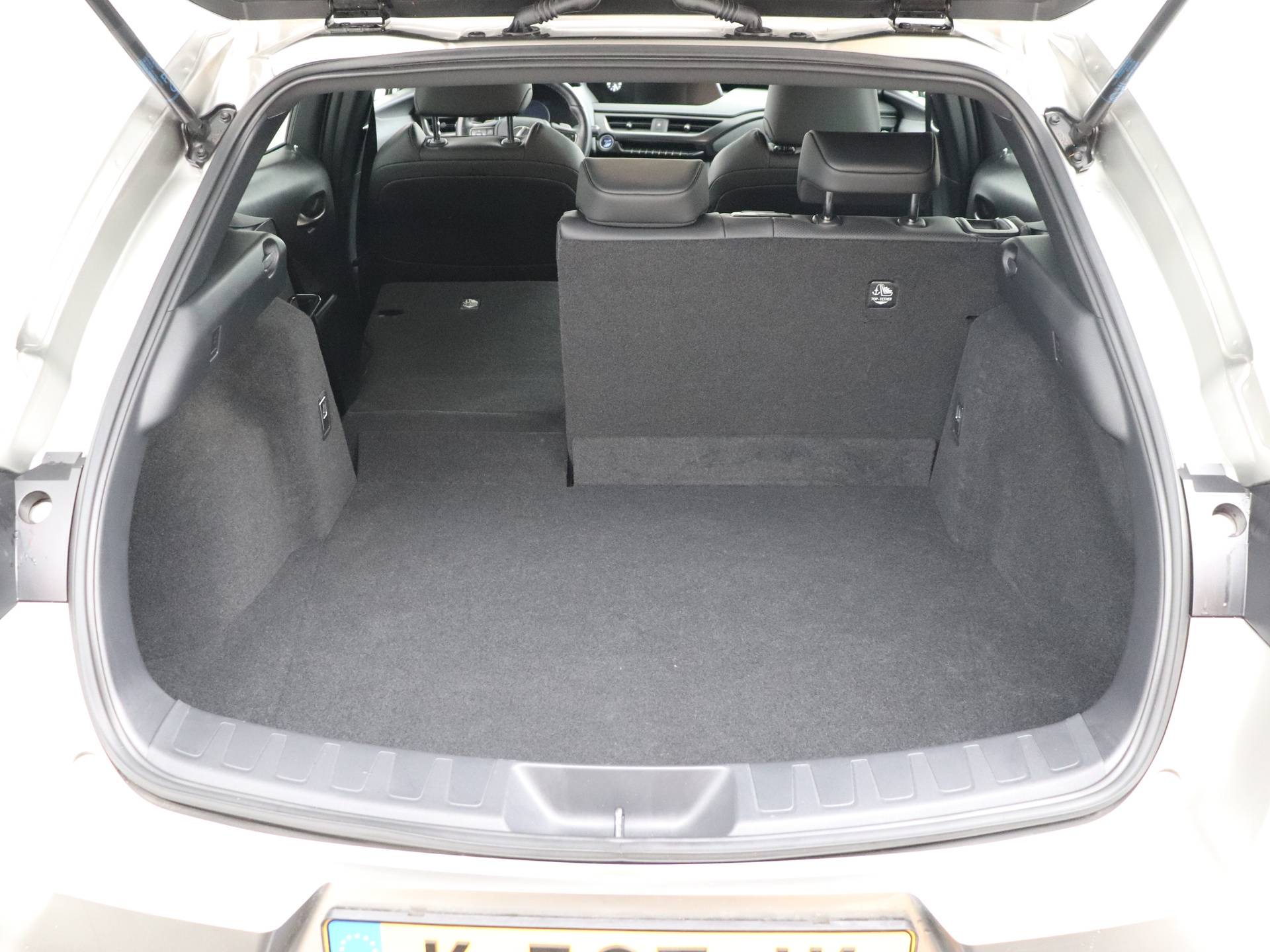 Lexus UX 300e Luxury | Leder | Stoelverwarming en -ventilatie | Safety System+ | - 32/50