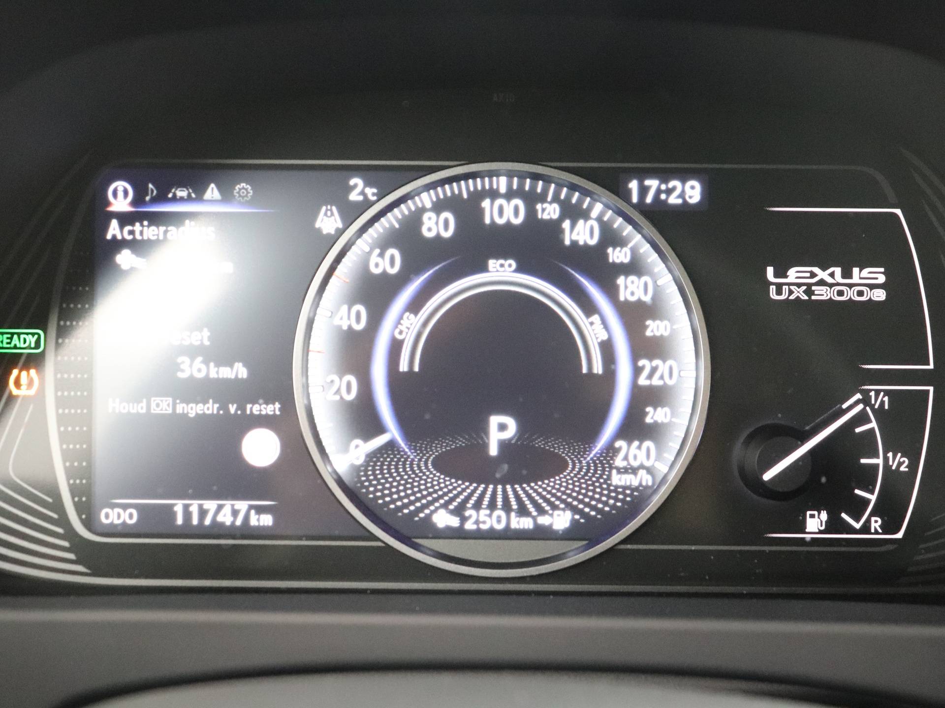 Lexus UX 300e Luxury | Leder | Stoelverwarming en -ventilatie | Safety System+ | - 6/50