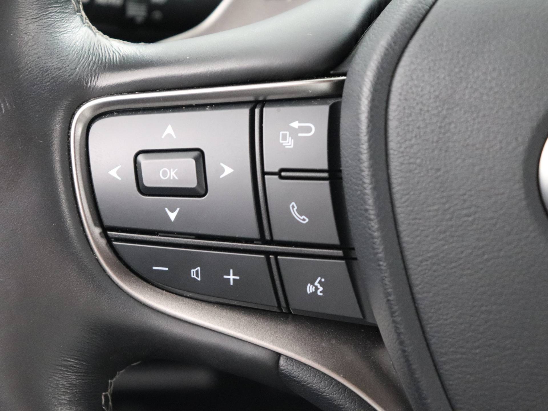 Lexus UX 300e Luxury | Leder | Stoelverwarming en -ventilatie | Safety System+ | - 15/50