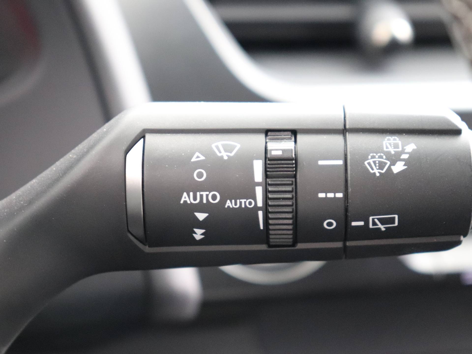 Lexus UX 300e Luxury | Leder | Stoelverwarming en -ventilatie | Safety System+ | - 18/50