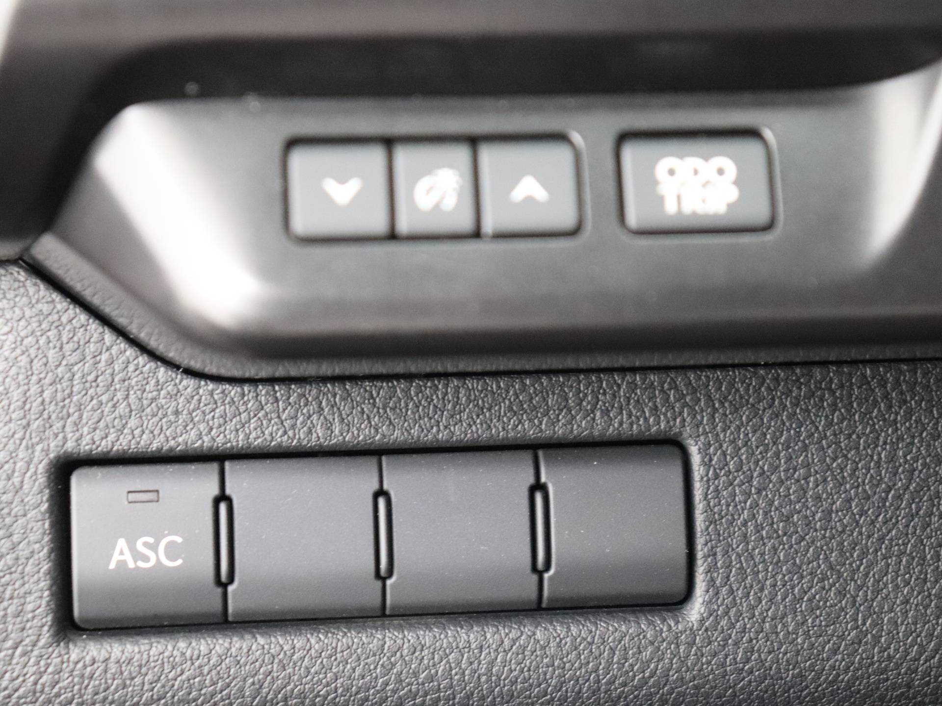 Lexus UX 300e Luxury | Leder | Stoelverwarming en -ventilatie | Safety System+ | - 29/50