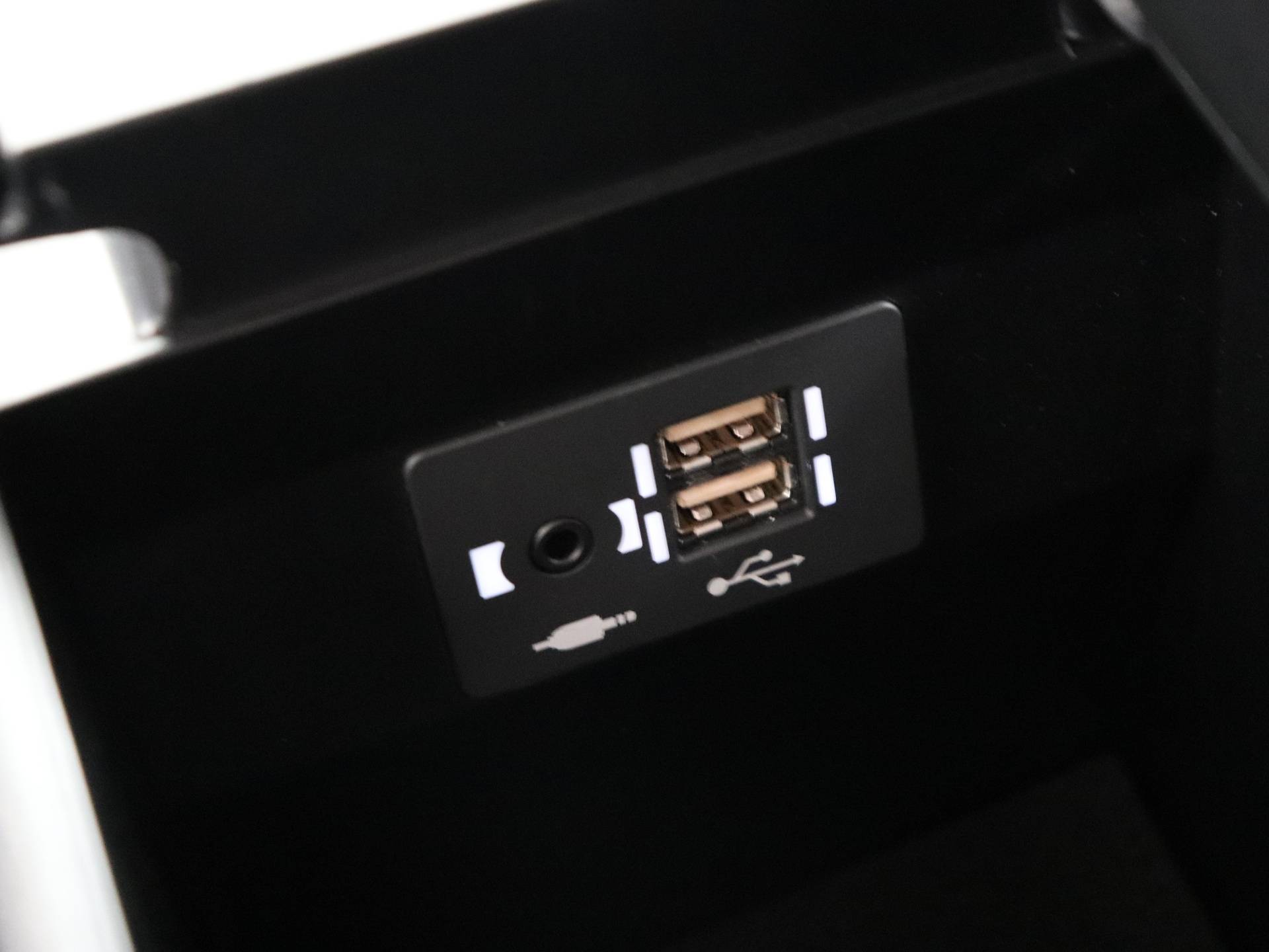 Lexus UX 300e Luxury | Leder | Stoelverwarming en -ventilatie | Safety System+ | - 30/50