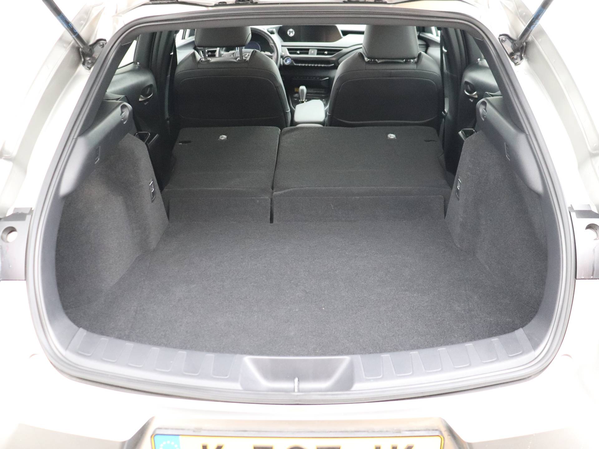 Lexus UX 300e Luxury | Leder | Stoelverwarming en -ventilatie | Safety System+ | - 33/50