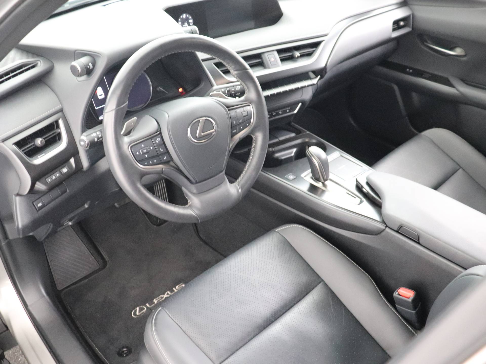 Lexus UX 300e Luxury | Leder | Stoelverwarming en -ventilatie | Safety System+ | - 42/50