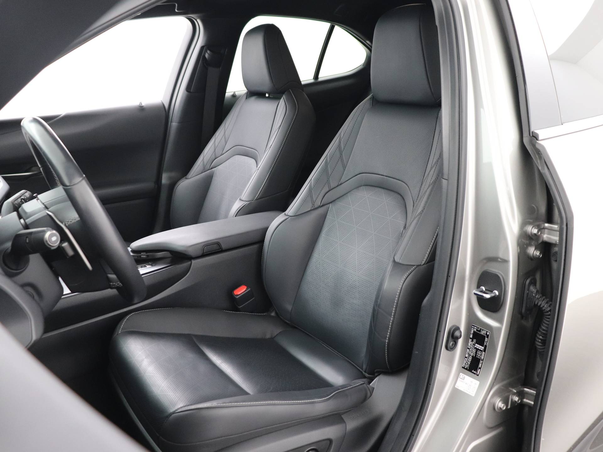 Lexus UX 300e Luxury | Leder | Stoelverwarming en -ventilatie | Safety System+ | - 44/50