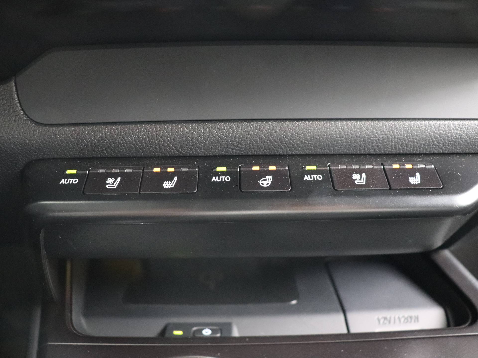 Lexus UX 300e Luxury | Leder | Stoelverwarming en -ventilatie | Safety System+ | - 45/50