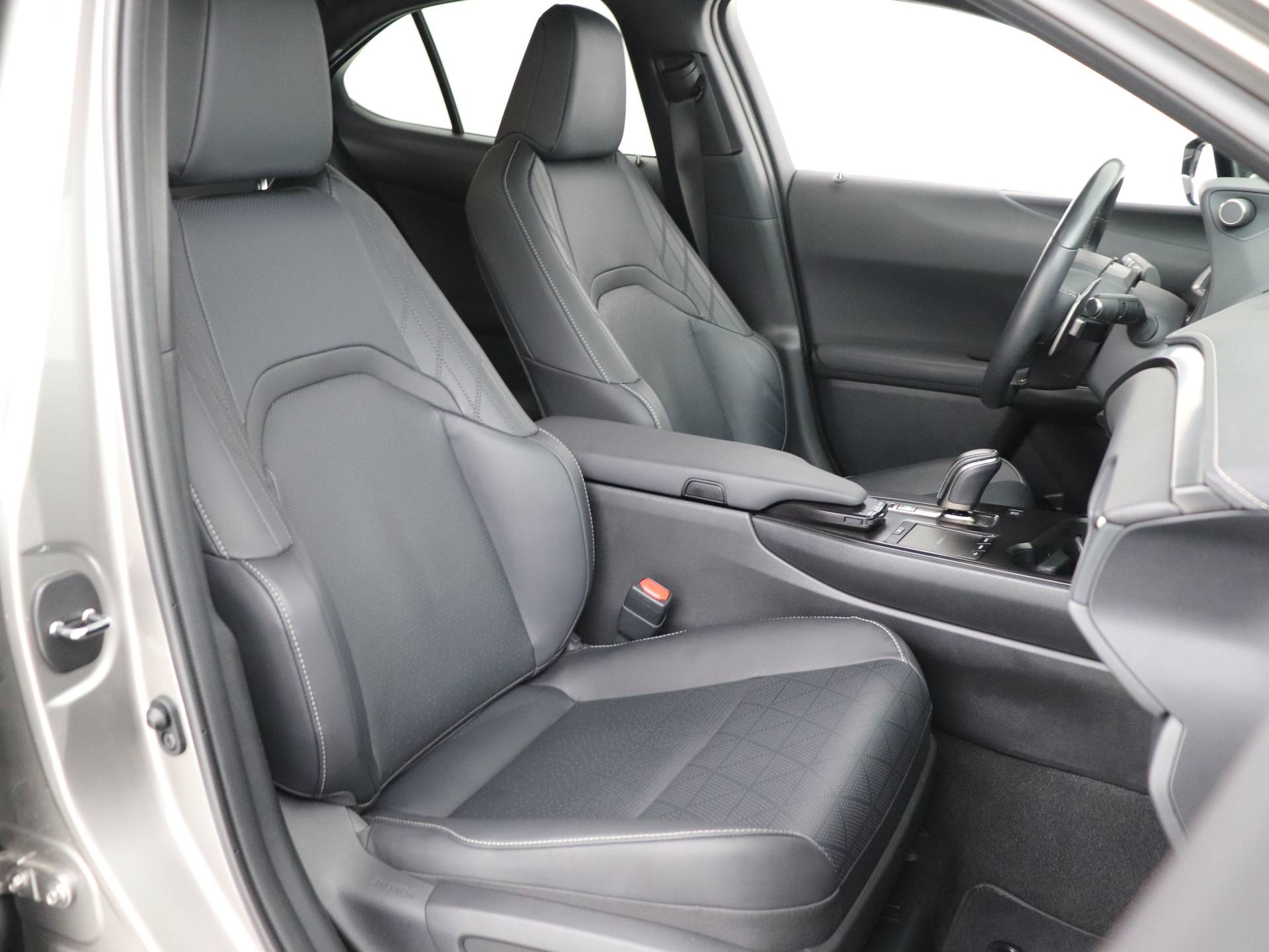 Lexus UX 300e Luxury | Leder | Stoelverwarming en -ventilatie | Safety System+ | - 47/50