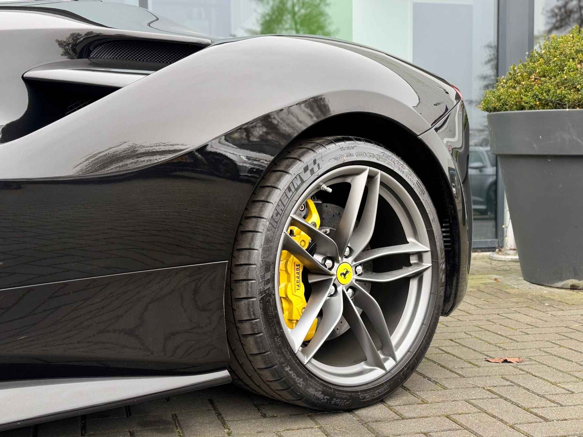 Ferrari 488 3.9 GTB HELE * Daytona Seats * Carbon Driver Zone * Dealer Onderhouden - 19/43