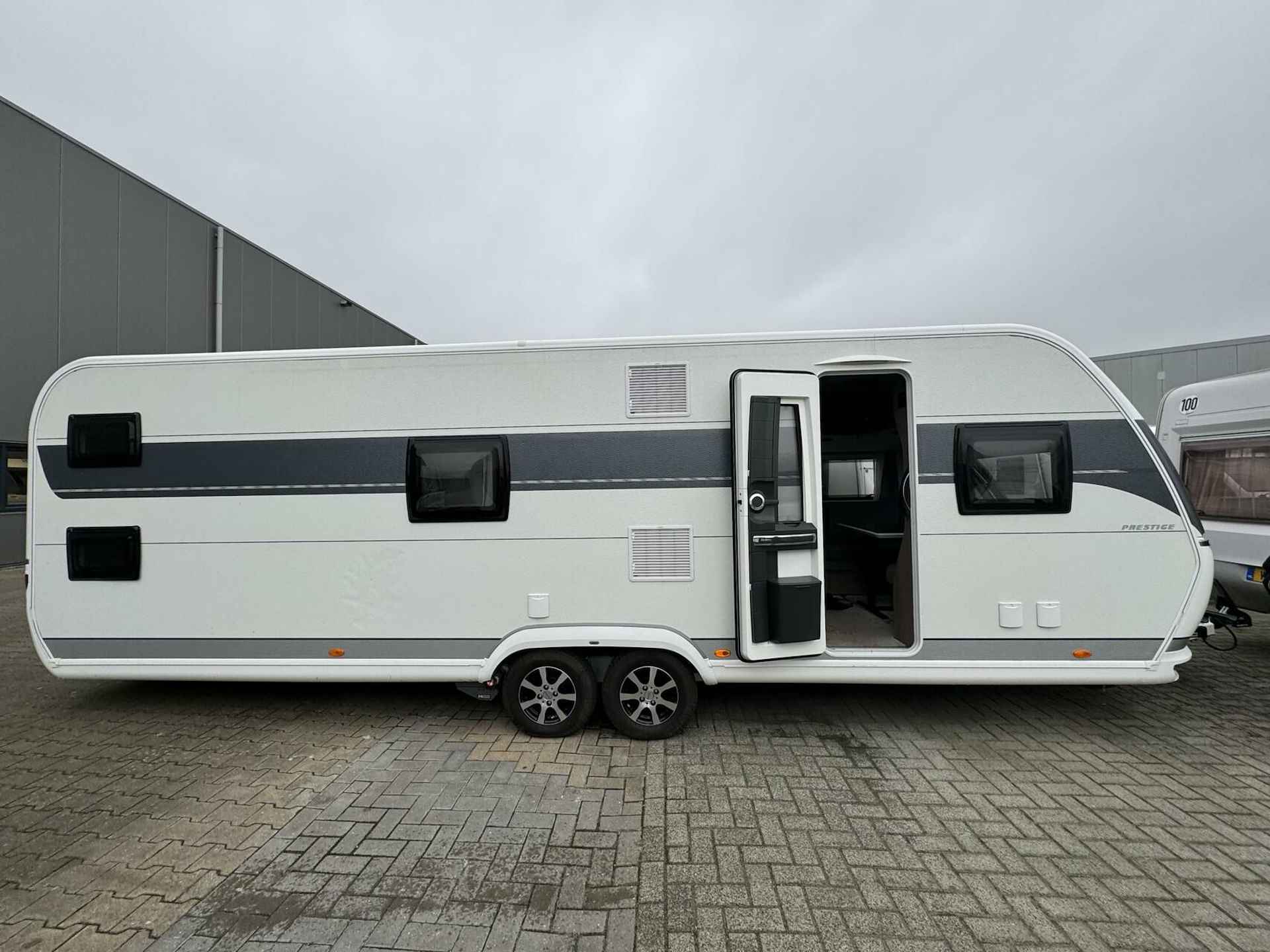 HOBBY PRESTIGE 720 KWFU XXL CARAVANSHOW 24,25,26 januari - 6/30