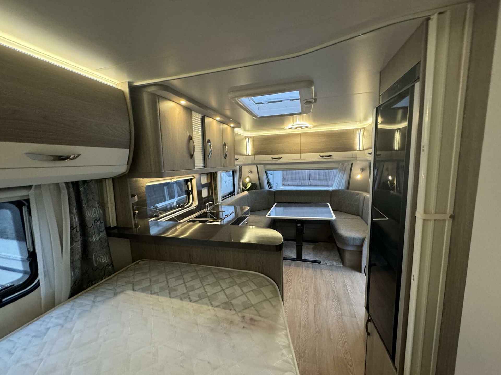 HOBBY PRESTIGE 720 KWFU XXL CARAVANSHOW 24,25,26 januari - 11/30