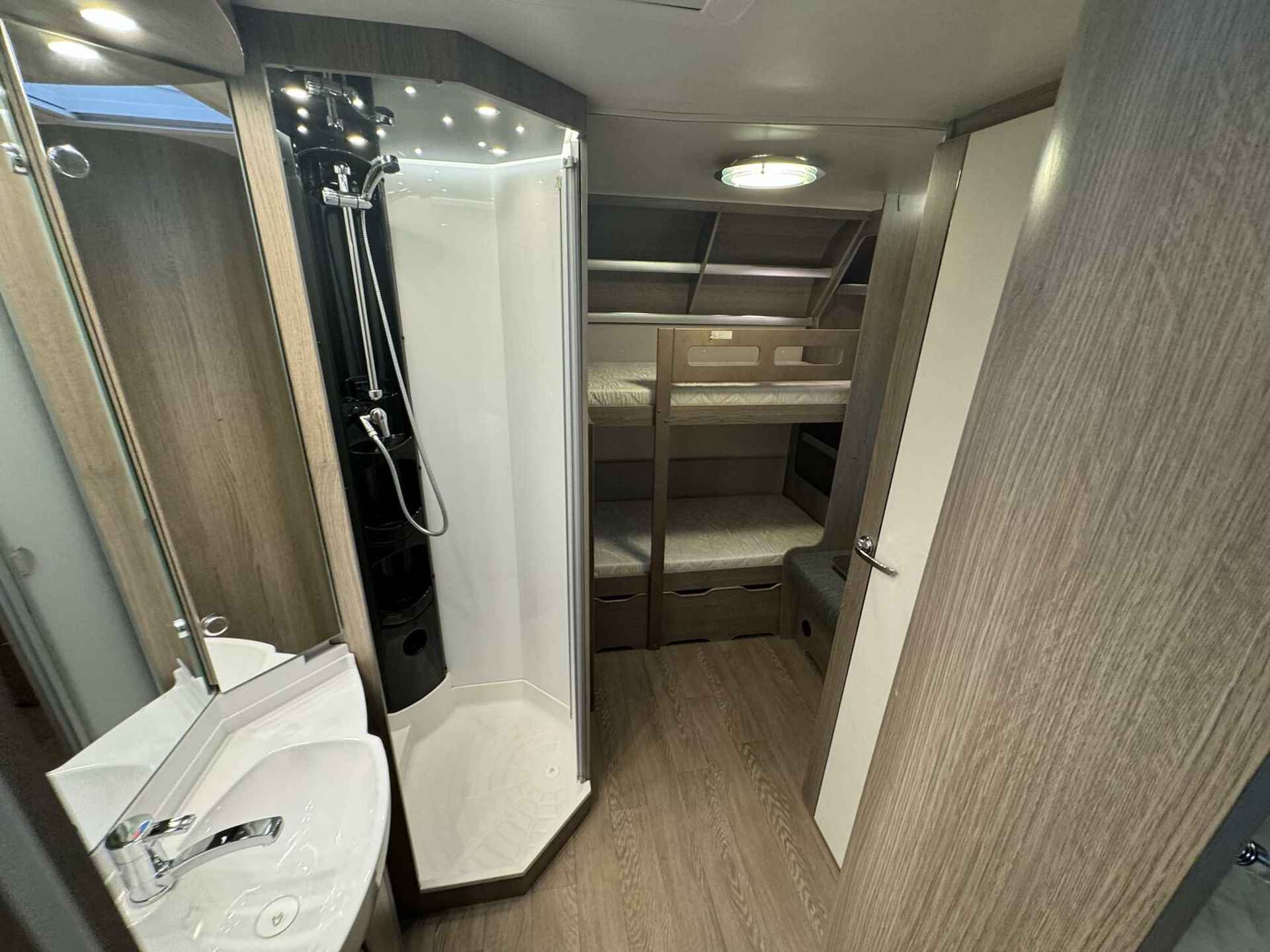 HOBBY PRESTIGE 720 KWFU XXL CARAVANSHOW 24,25,26 januari - 16/30