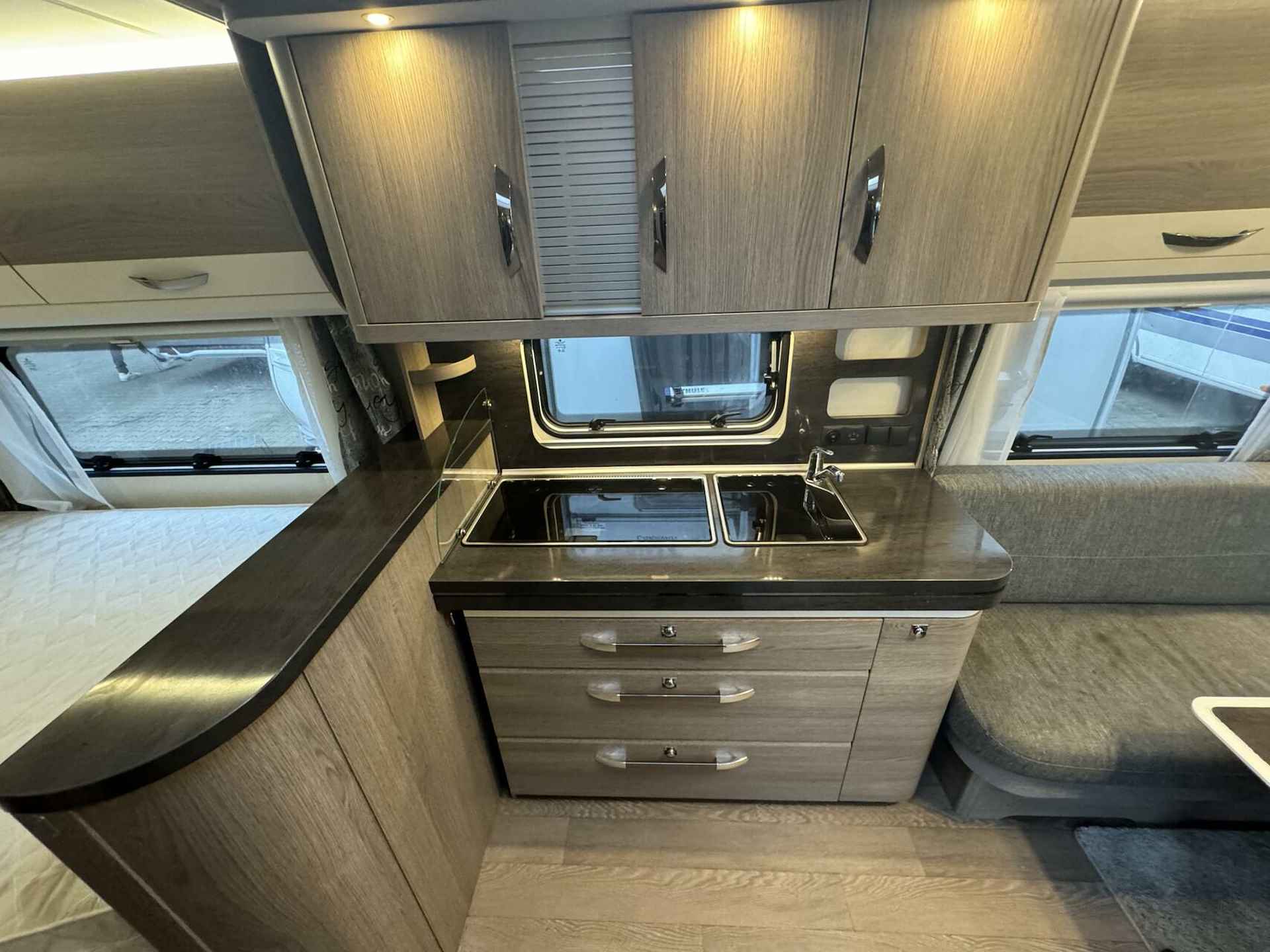 HOBBY PRESTIGE 720 KWFU XXL CARAVANSHOW 24,25,26 januari - 20/30