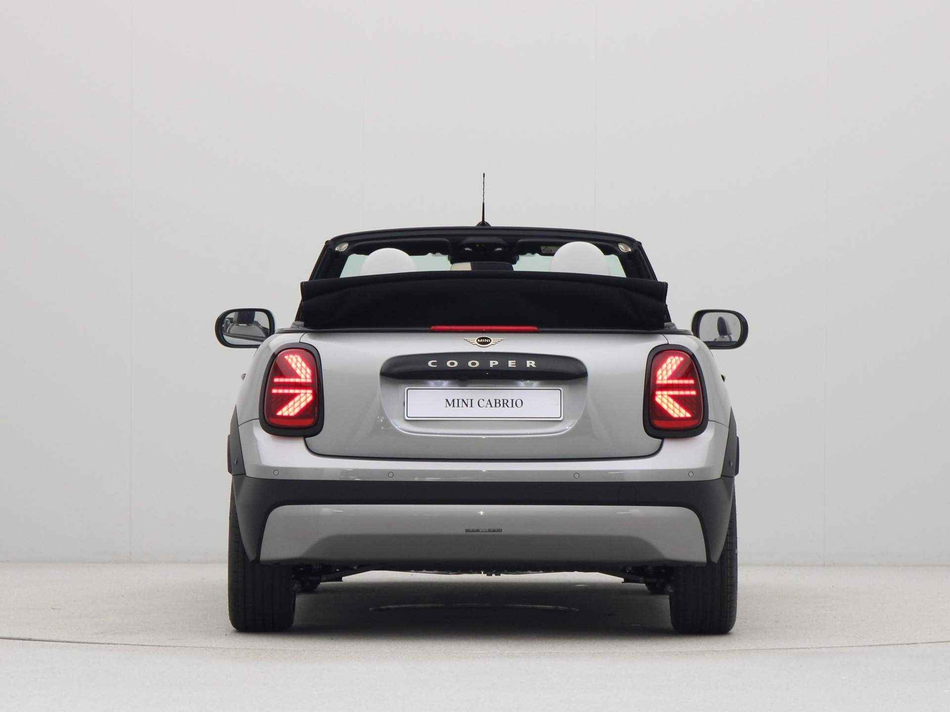 MINI Cooper Cabrio C Classic Pakket M PRIVATE LEASE EUR 735,- (48 mnd/10.000 km) - 12/30