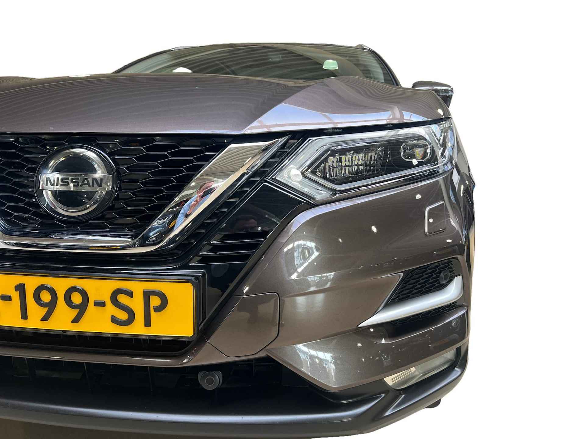 Nissan Qashqai 1.3 DIG-T Premium Edition  | Stoelverwarming | 360 graden camera | Panorama dak | - 10/33