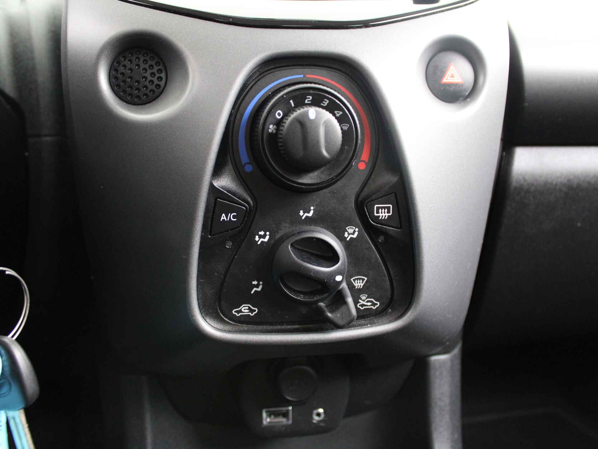 Toyota Aygo 1.0 VVT-i x-play | Airco | Apple Carplay/Android Auto | - 11/34