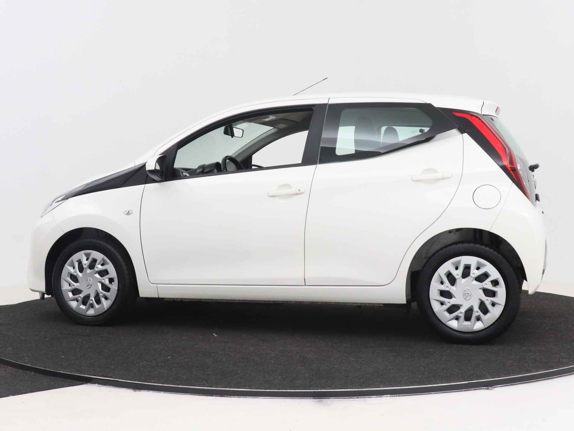 Toyota Aygo 1.0 VVT-i x-play | Airco | Apple Carplay/Android Auto | - 24/34