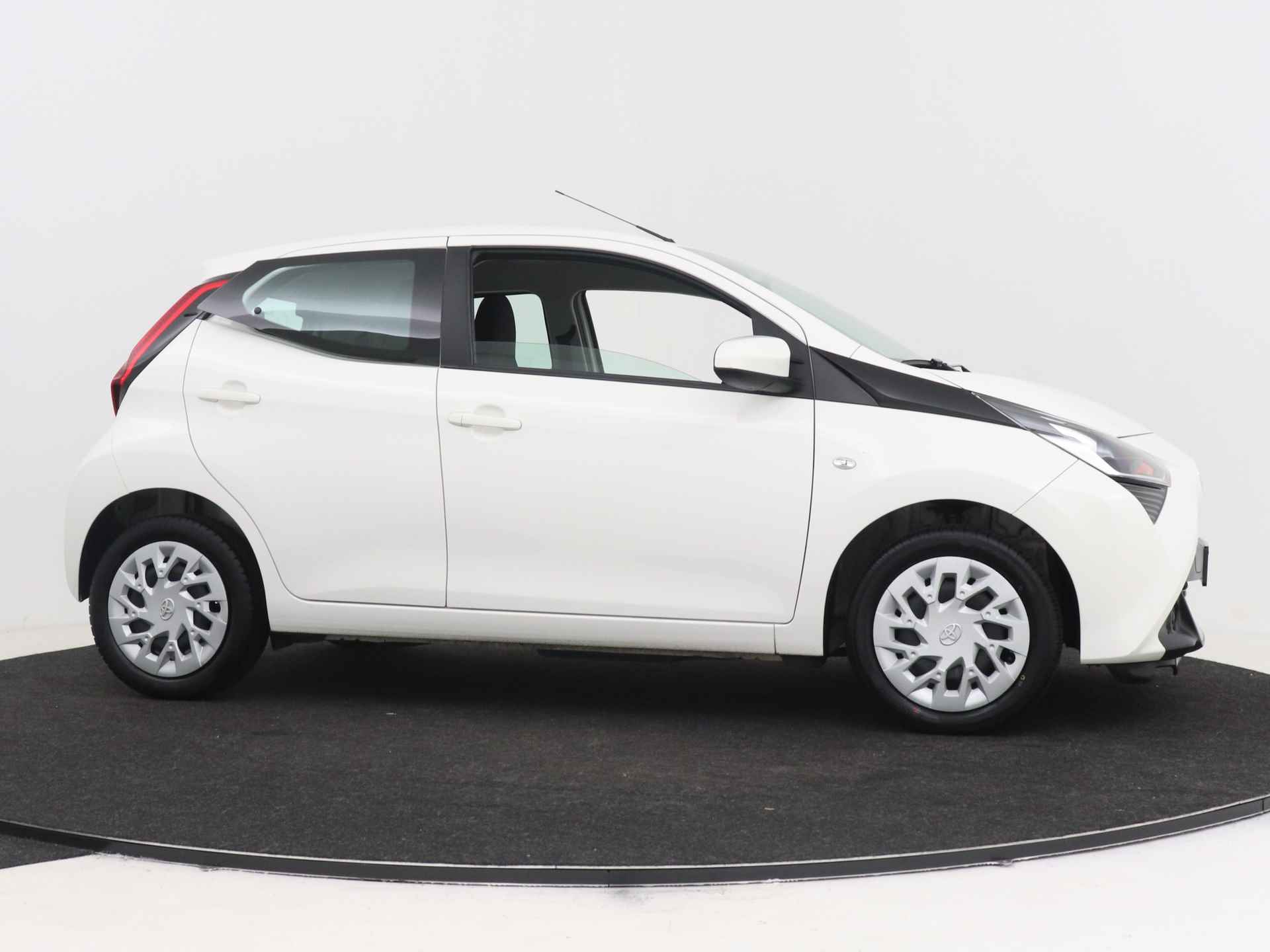 Toyota Aygo 1.0 VVT-i x-play | Airco | Apple Carplay/Android Auto | - 25/34