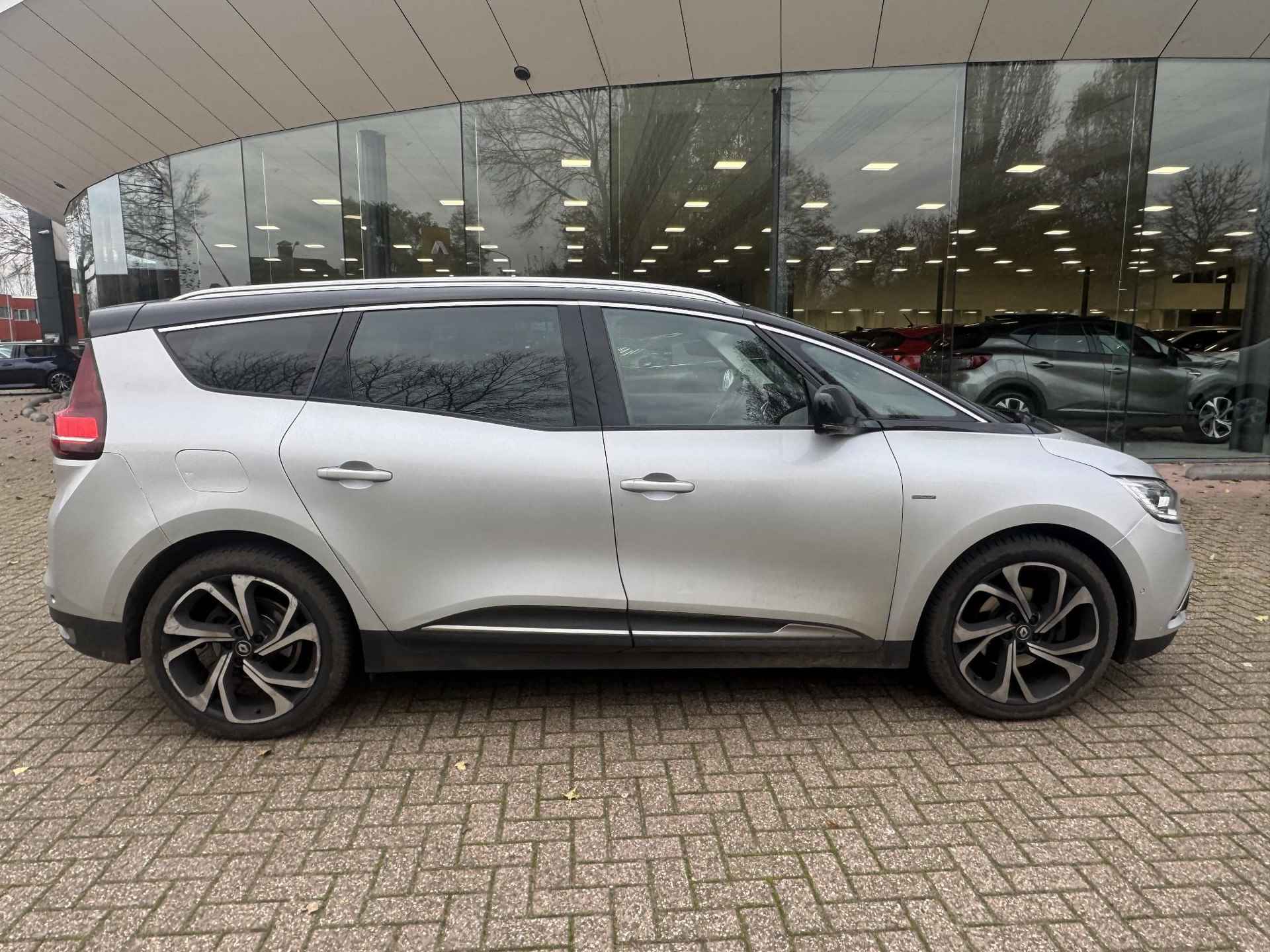 Renault Grand Scénic 1.3 TCe 160 EDC Bose | Trekhaak | All season banden | Head-up display | Stoelverwarming | Parkeersensoren voor, zij en achteruitrijcamera - 9/30