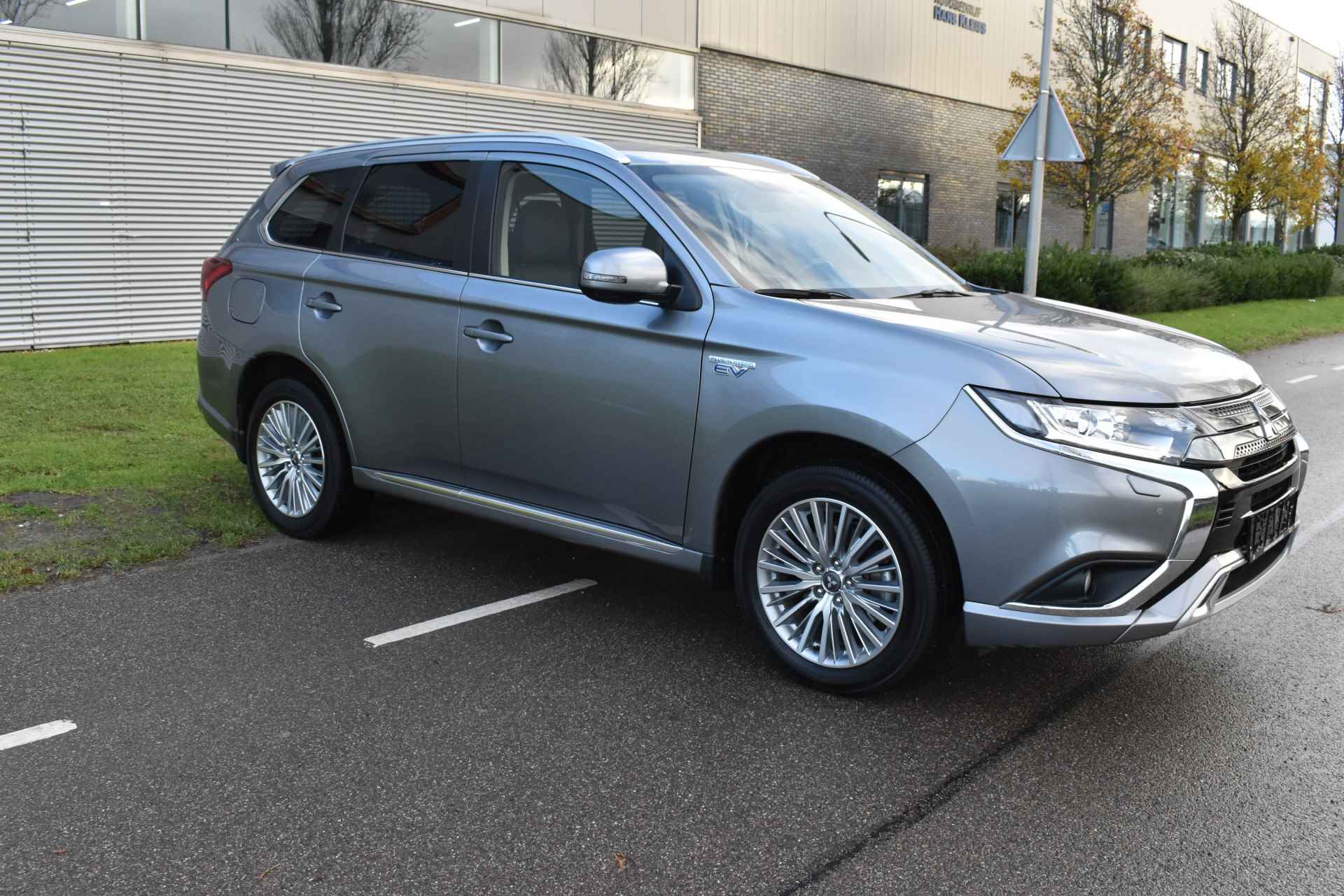 Mitsubishi Outlander 2.4 PHEV Instyle Standkachel Navigatie - 11/53