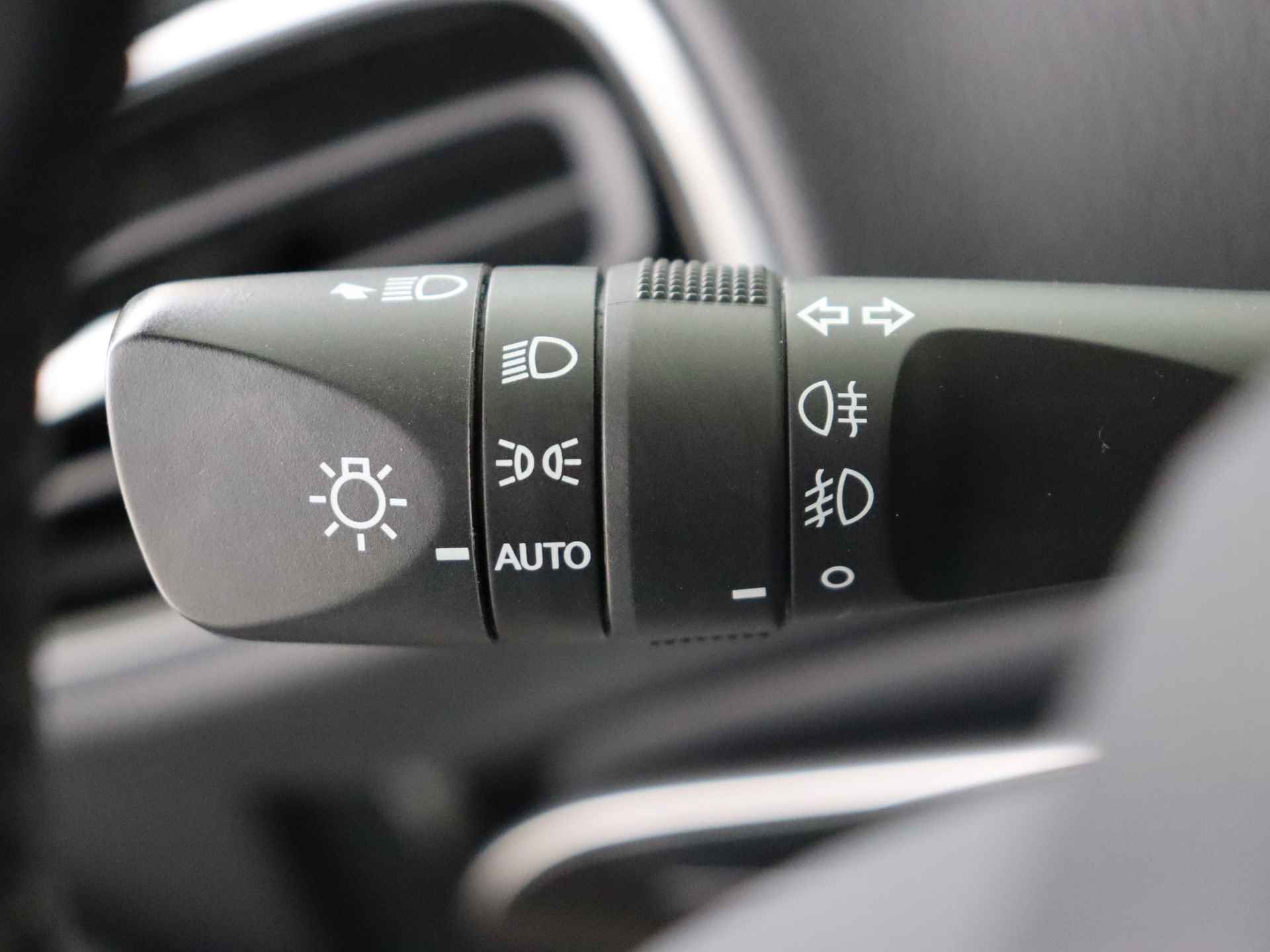 Toyota Prius 1.8 Executive I Navigatie I Climate Control I Cruise Control I Camera I USB I Keyless Entry/Start I 1e Eigenaar I Dealer Onderhouden I Stoelverwarming Voor I - 24/49