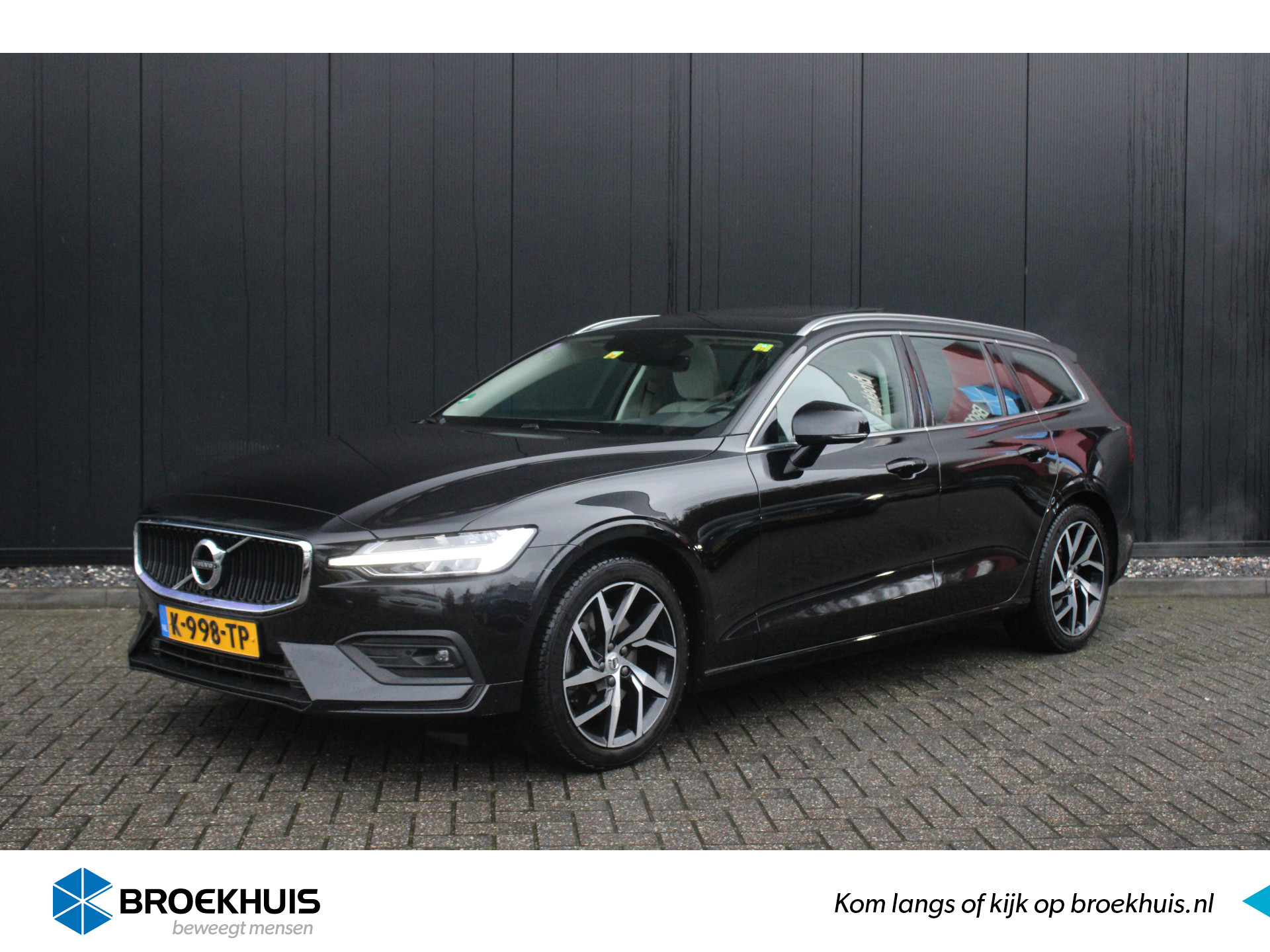 Volvo V60 B3 GT Business Pro | Panoramadak | BLIS | Trekhaak | Adaptieve cruise | Camera | DAB bij viaBOVAG.nl