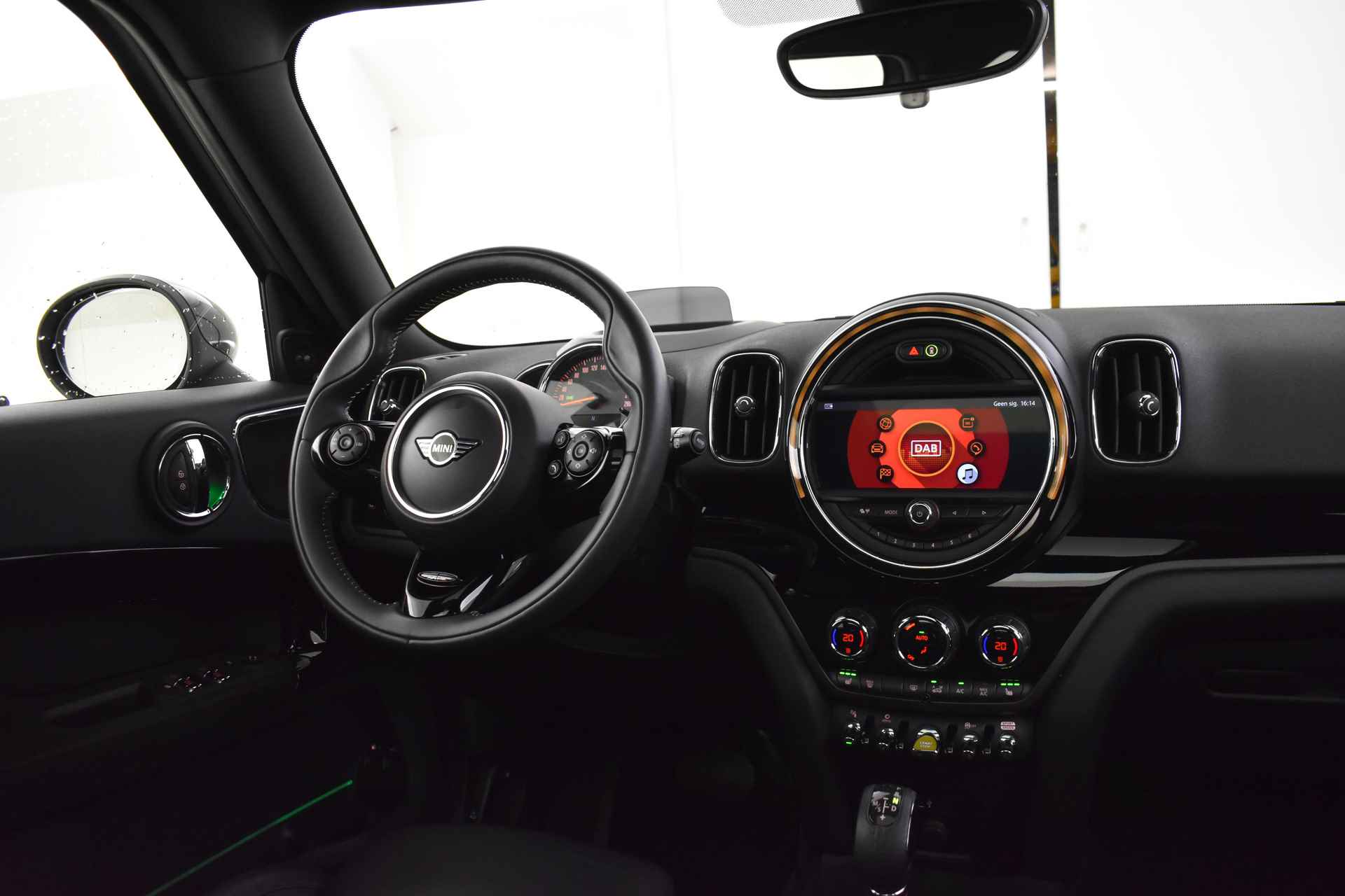 MINI Countryman Cooper SE ALL4 Chili Automaat / Panoramadak / Achteruitrijcamera / Sportstoelen / LED / Park Assistant / Comfort Access / Harman-Kardon - 17/50