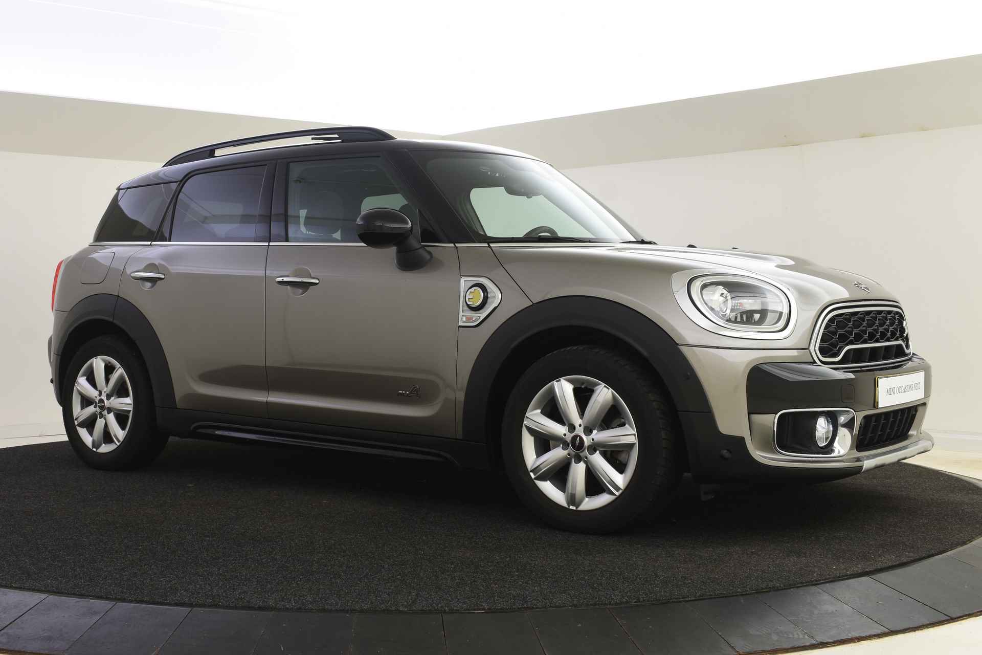 MINI Countryman Cooper SE ALL4 Chili Automaat / Panoramadak / Achteruitrijcamera / Sportstoelen / LED / Park Assistant / Comfort Access / Harman-Kardon - 23/50