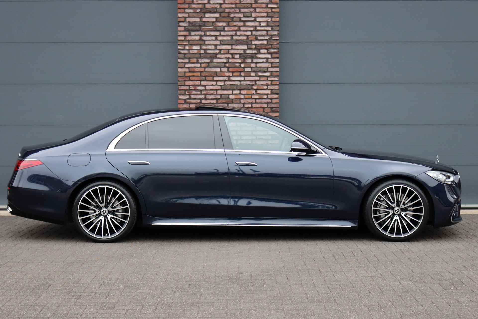 Mercedes-Benz S-Klasse 580 e 4MATIC Lang AMG Line Aut9 | 'Manufaktur' | Airmatic | Chauffeurspakket | Achterasbesturing | Augmented HUD | Distronic+ | Burmester | Exclusief Nappa Leder | 3D-Display | Vlakkenverwarming | Zonweringspakket | - 11/54