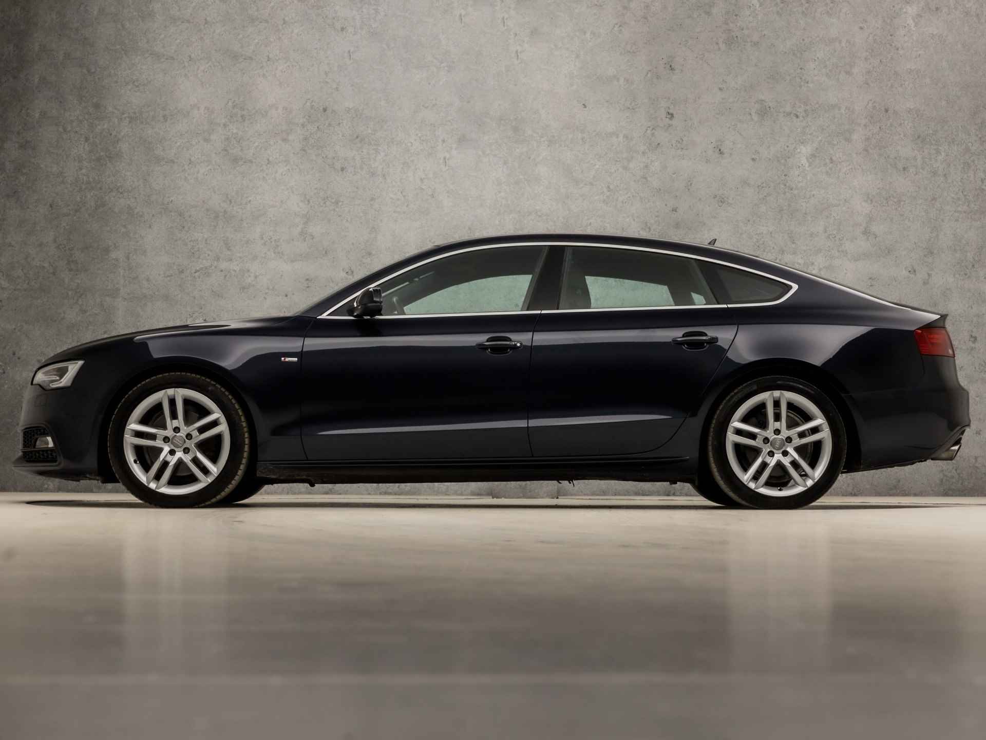 Audi A5 Sportback 1.8 TFSI S-Line Sport 170Pk (2X S-LINE, NAVIGATIE, NAP, STOELVERWARMING, LEDEREN SPORTSTOELEN, ZWART HEMEL, CRUISE, BLUETOOTH, NIEUWE APK, NIEUWSTAAT) - 2/35