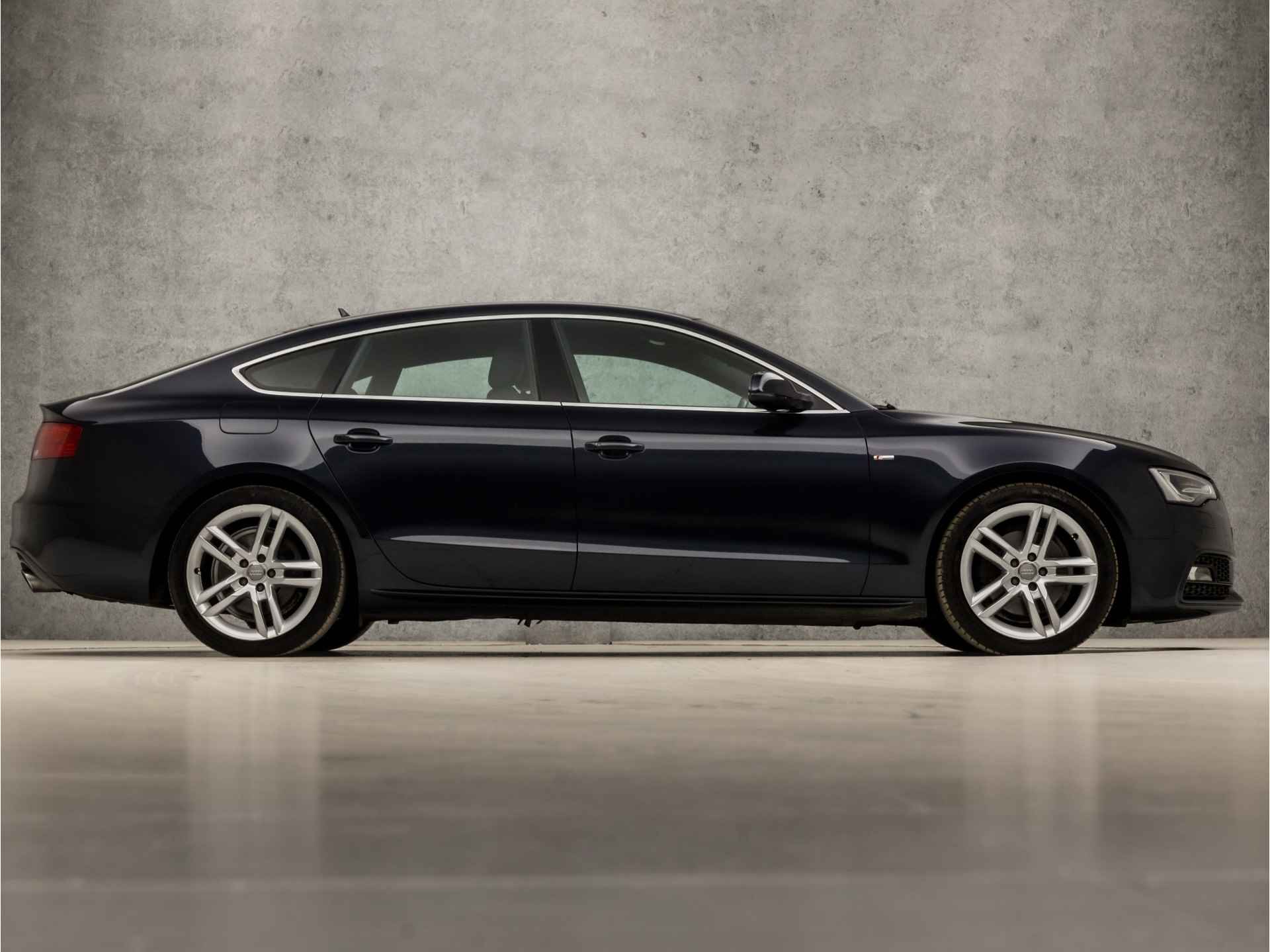 Audi A5 Sportback 1.8 TFSI S-Line Sport 170Pk (2X S-LINE, NAVIGATIE, NAP, STOELVERWARMING, LEDEREN SPORTSTOELEN, ZWART HEMEL, CRUISE, BLUETOOTH, NIEUWE APK, NIEUWSTAAT) - 4/35