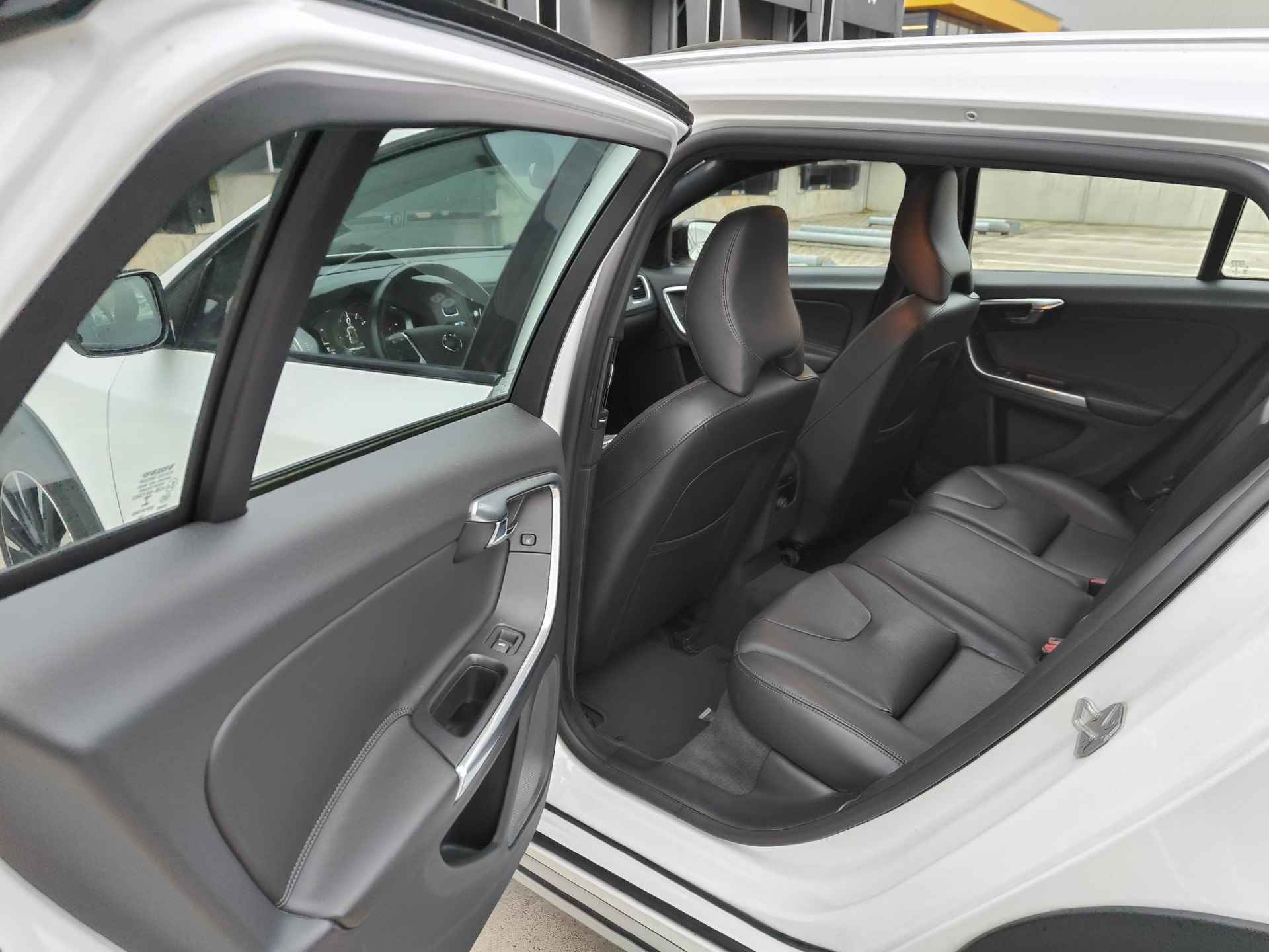 Volvo V60 Cross Country 2.0 T5 Polar+ Schuif/Kanteldak, trekhaak, Lederen bekleding - 8/11