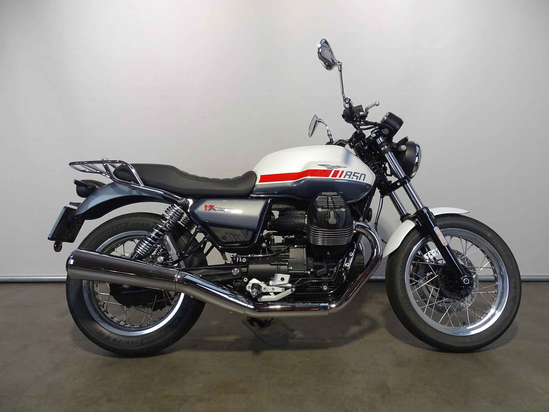 Moto Guzzi V 7 SPECIAL - 1/9