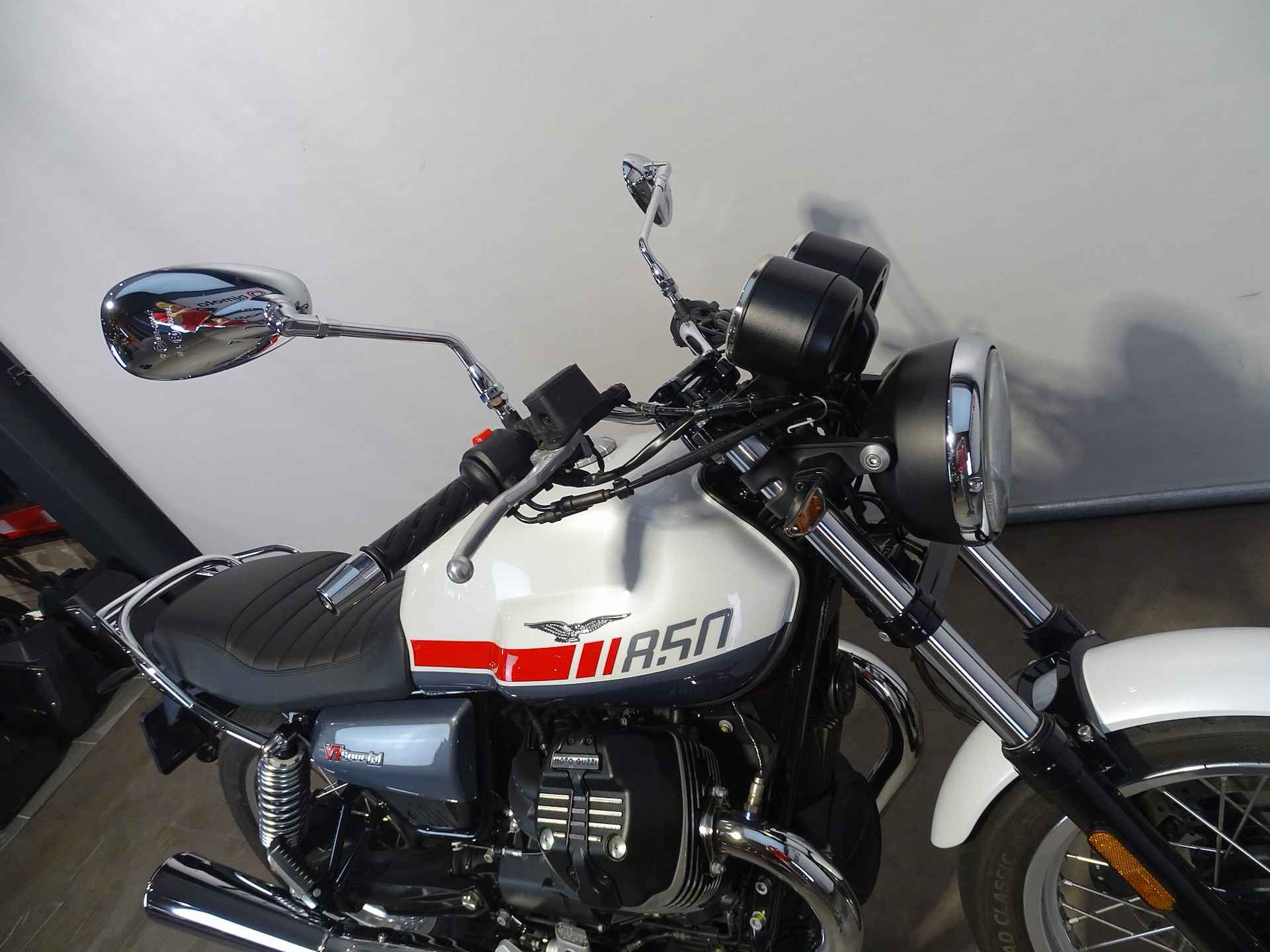 Moto Guzzi V 7 SPECIAL - 2/9