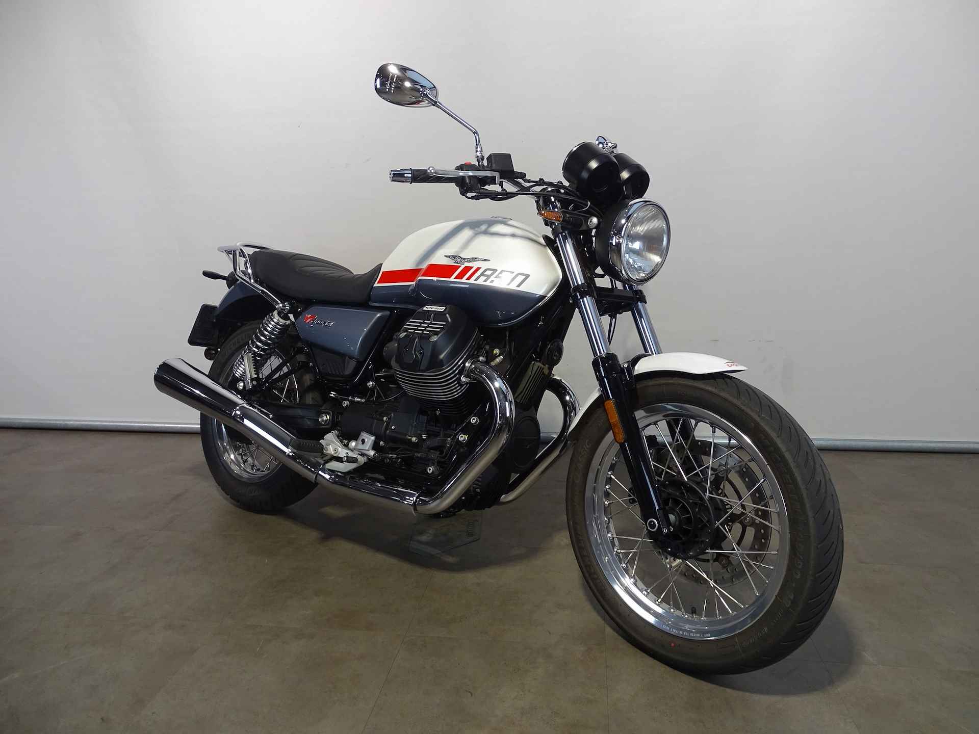 Moto Guzzi V 7 SPECIAL - 8/9