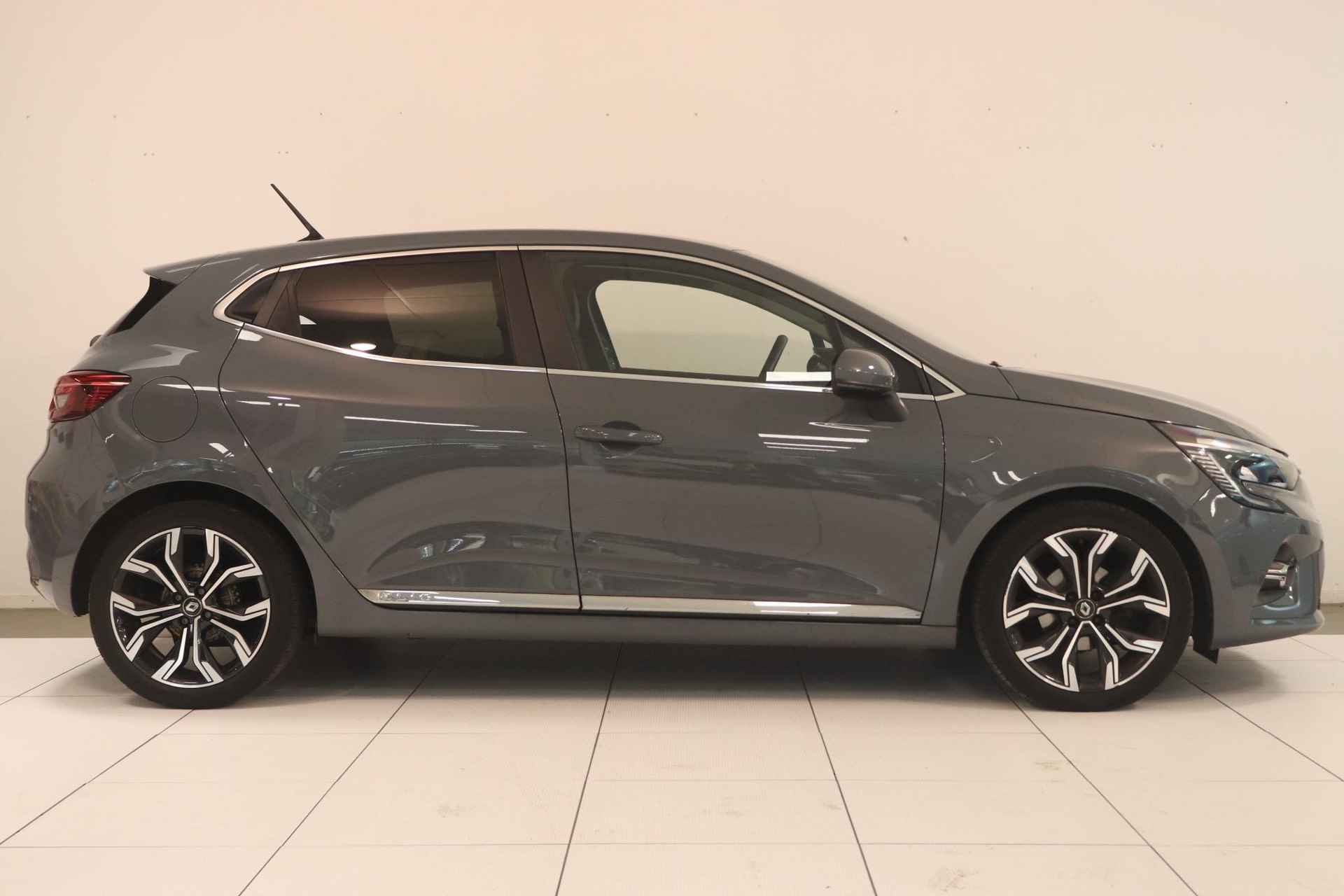 Renault Clio 1.0 TCe Bi-Fuel Intens (LPG-G3)  | Apple CarPlay / Android Auto | PDC + camera | Clima | LMV | Keyless | - 16/32