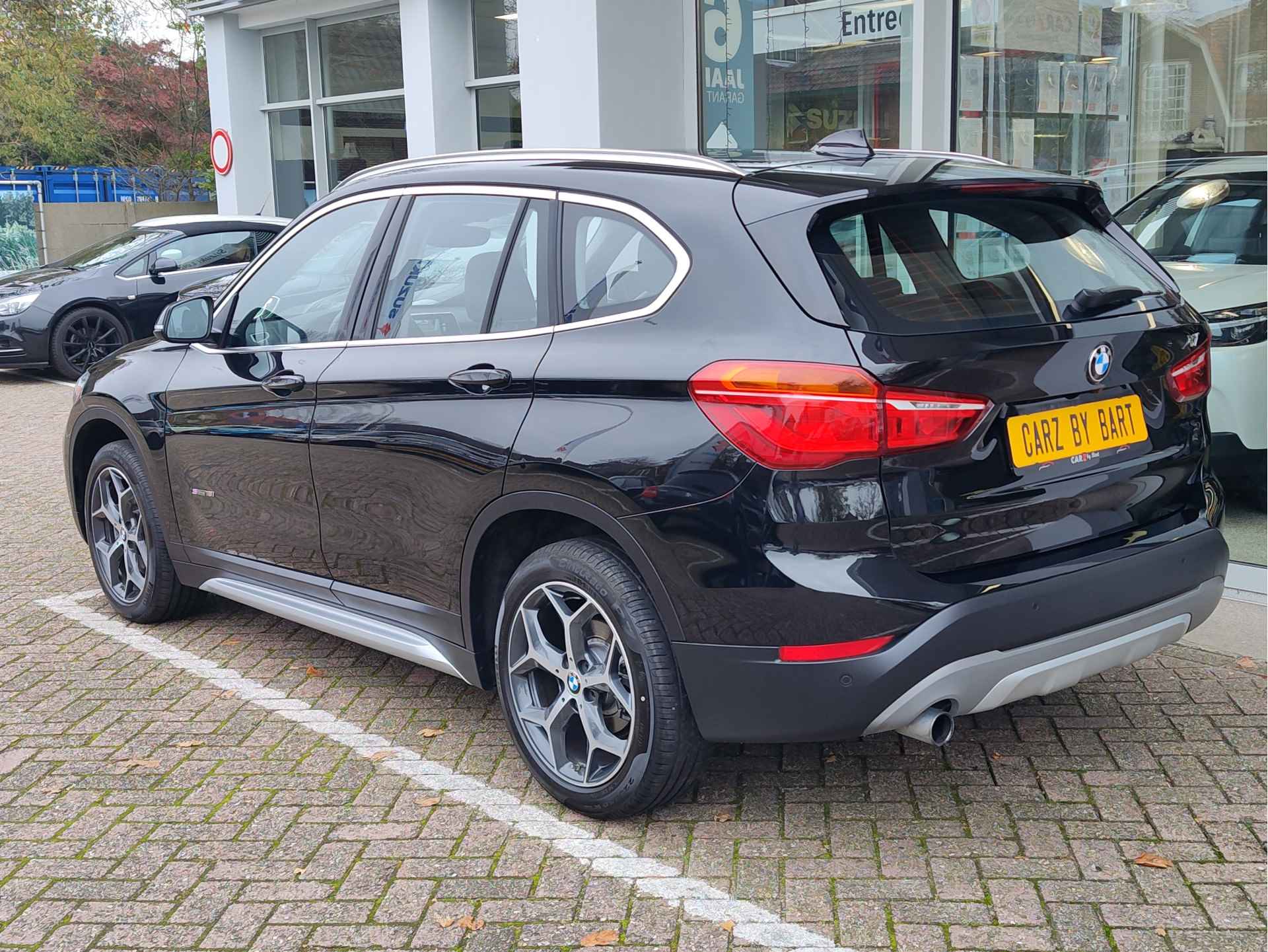 BMW X1 SDRIVE18i CENTENNIAL EXECUTIVE AUT. Leder | Navi | 18" Lichtmetalen velgen - 4/43