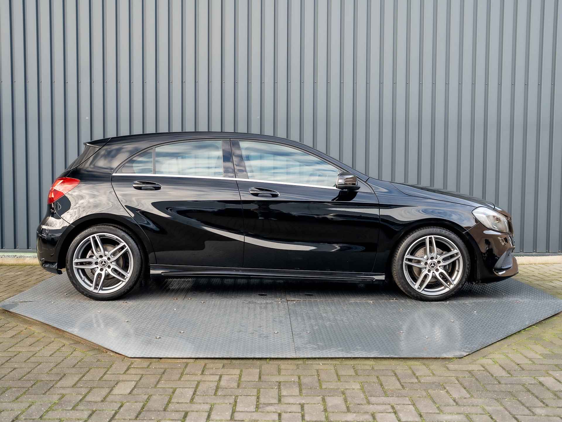 Mercedes-Benz A-Klasse 180 Business Solution AMG | Camera | Stoelverw. | Prijs Rijklaar!! - 23/37