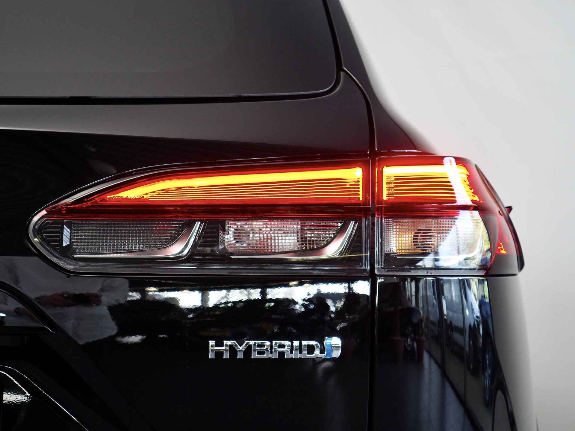 Toyota Corolla Cross 2.0 High Power Hybrid Style **NIEUW** | Dodehoekdetectie | Noodremfunctie (met stuurcorrectie) | Adaptive Cruise Control | Stuur- en Stoelverwarming | Apple CarPlay/ Android Auto | Voorruitverwarming | Achteruitrijcamera | Lane A - 10/43